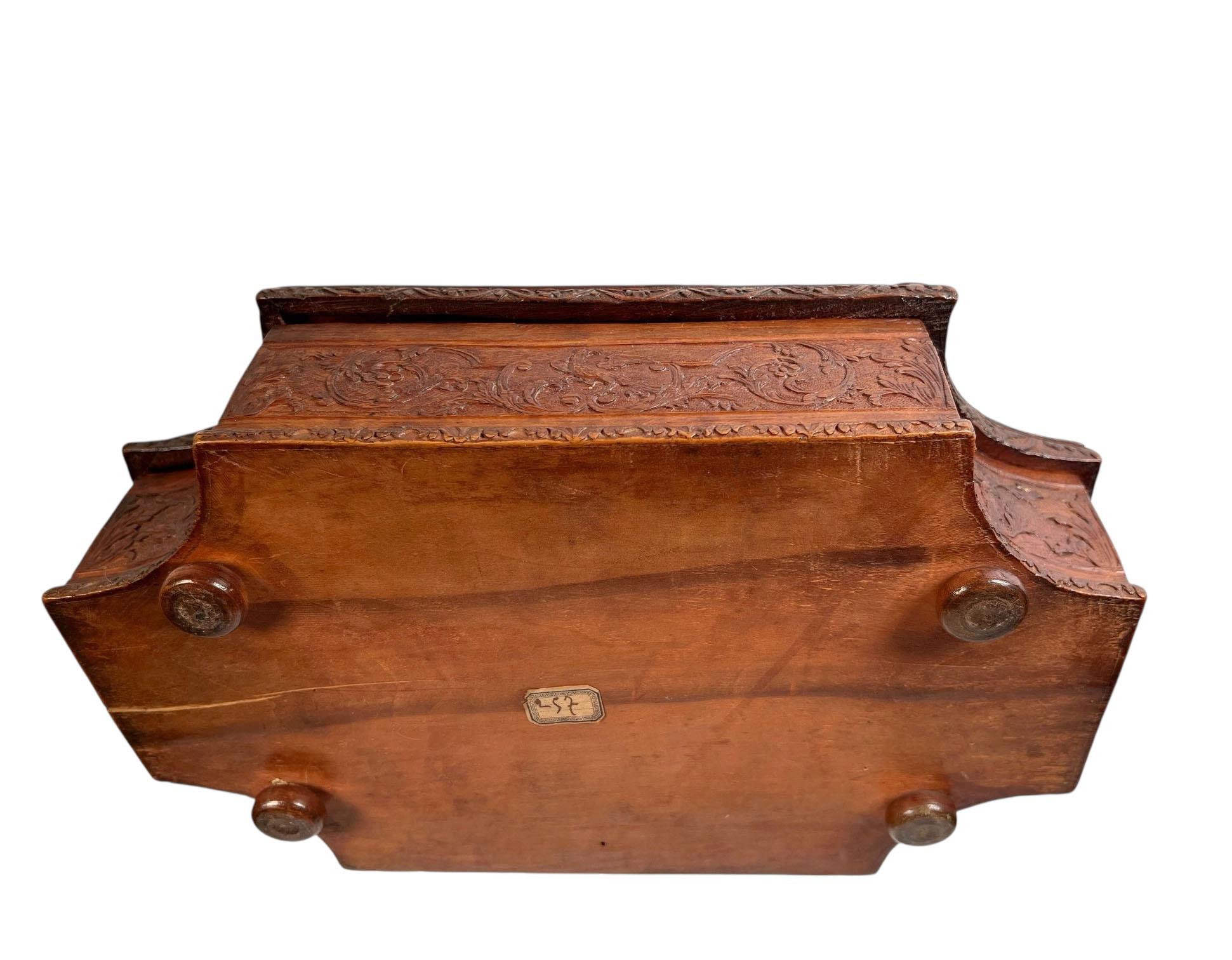 Cofanetto Bagard francese del XVII secolo con provenienza in vendita 5