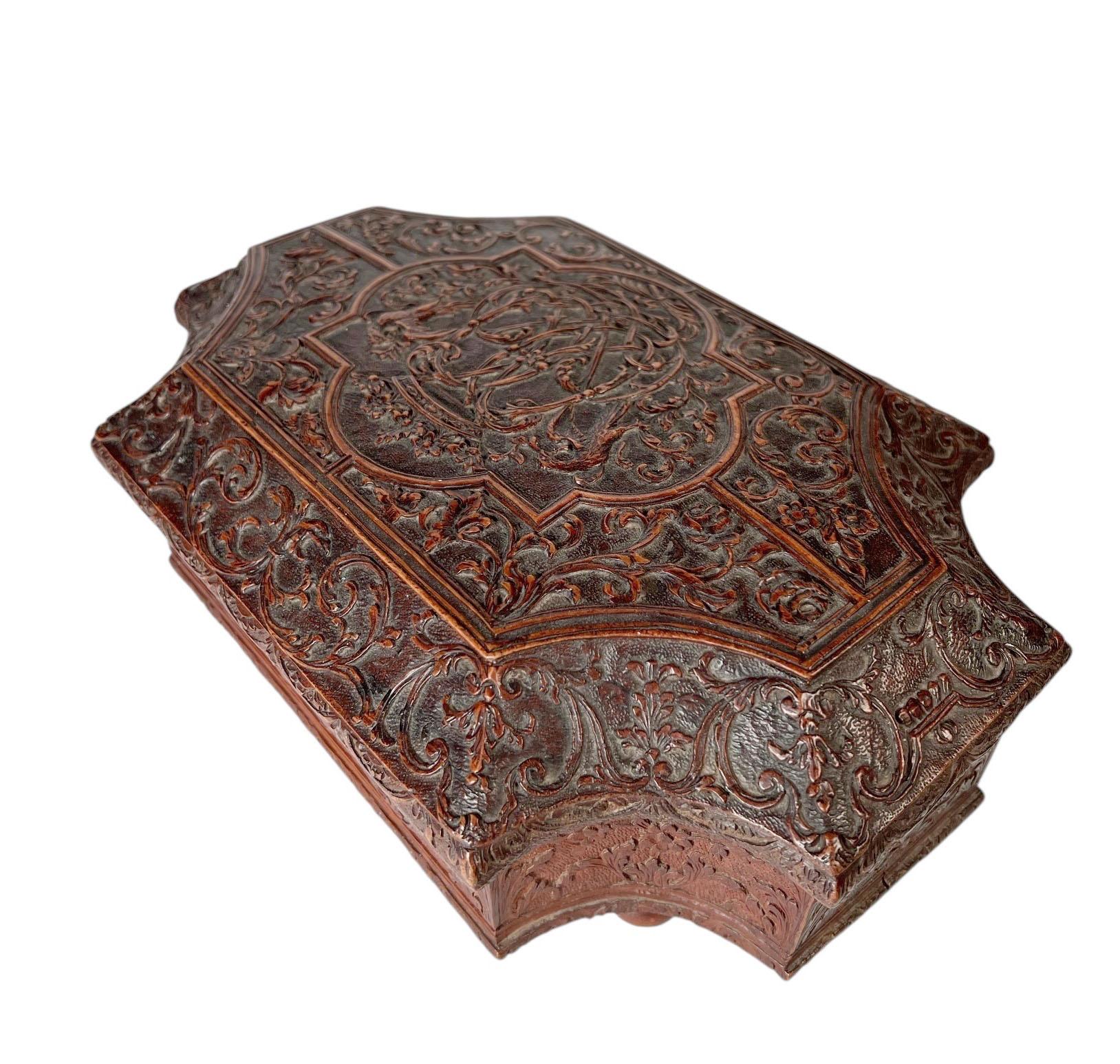 Cofanetto Bagard francese del XVII secolo con provenienza in vendita 3