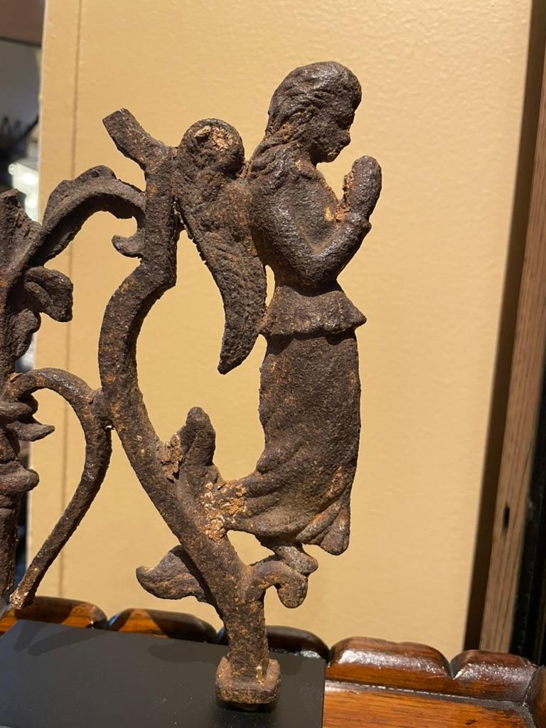 17. Jahrhundert Französisch Barock Eisen geflügelten Engel Fragment  im Angebot 7