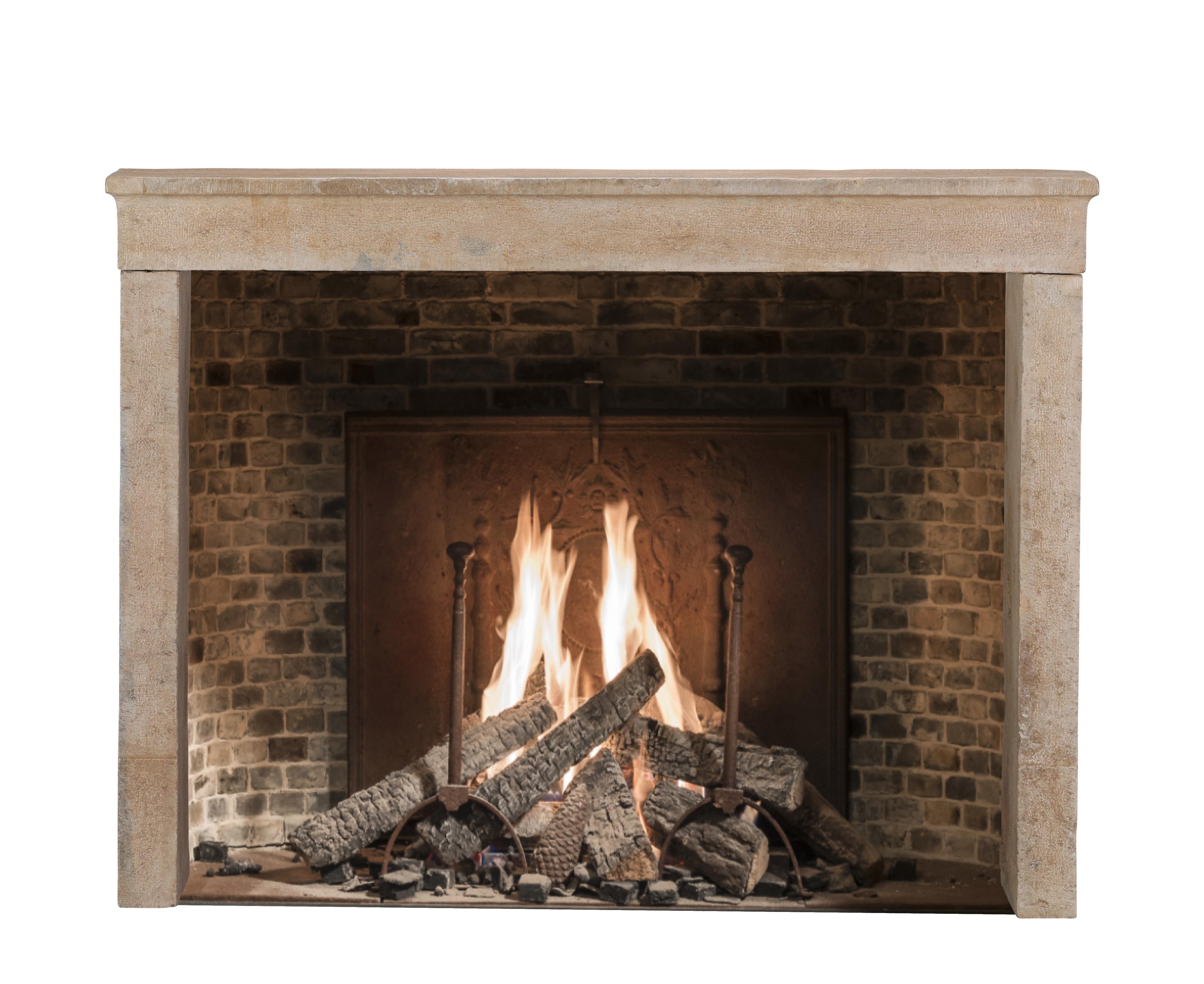 17th Century French Bicolor Hard Stone Minimal Fireplace Mantel In Excellent Condition For Sale In Beervelde, BE