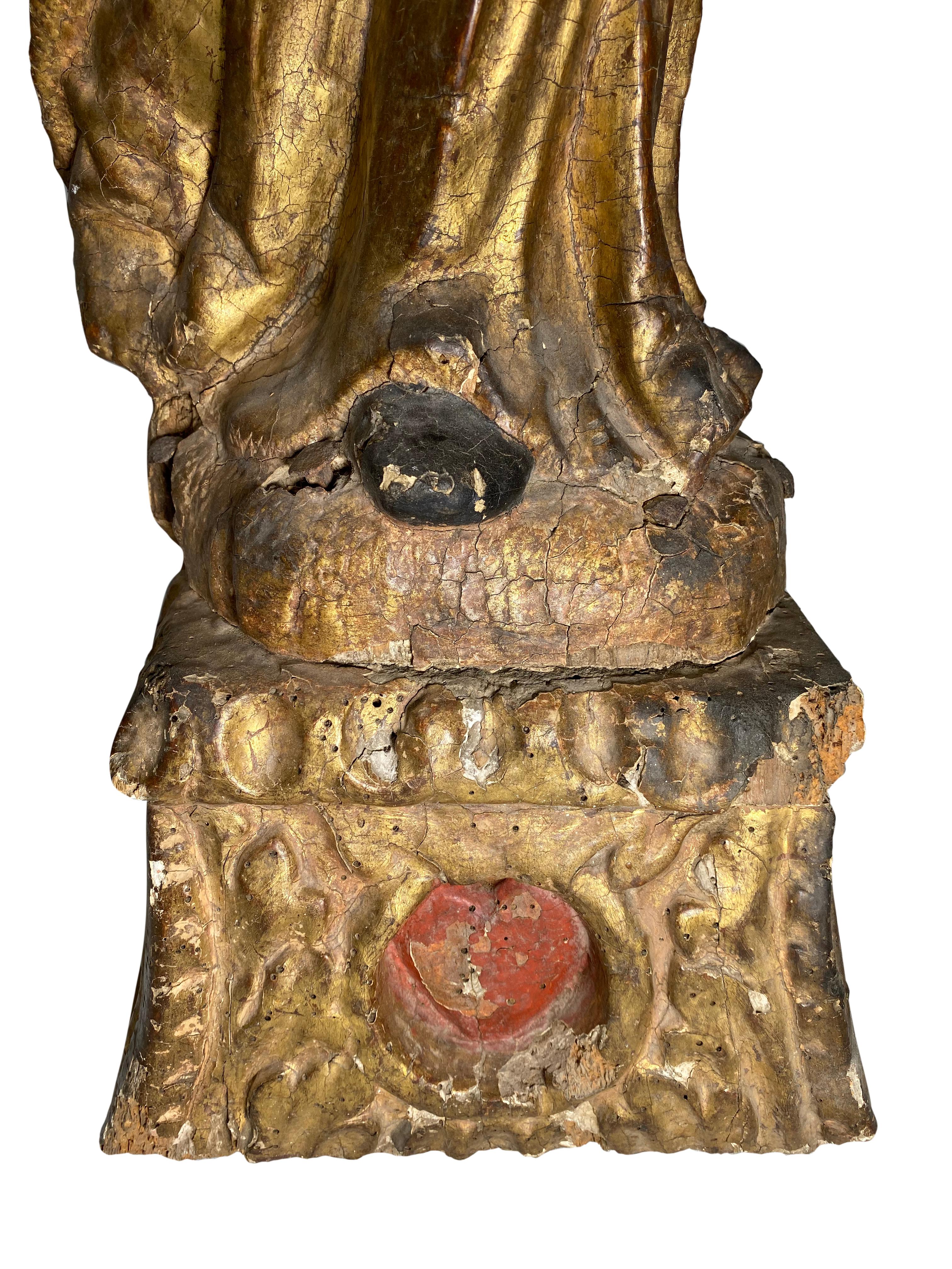 17. Jahrhundert Französisch geschnitzte Polychrome Statue aus vergoldetem Holz:: Jungfrau und Kind im Zustand „Gut“ in Round Top, TX