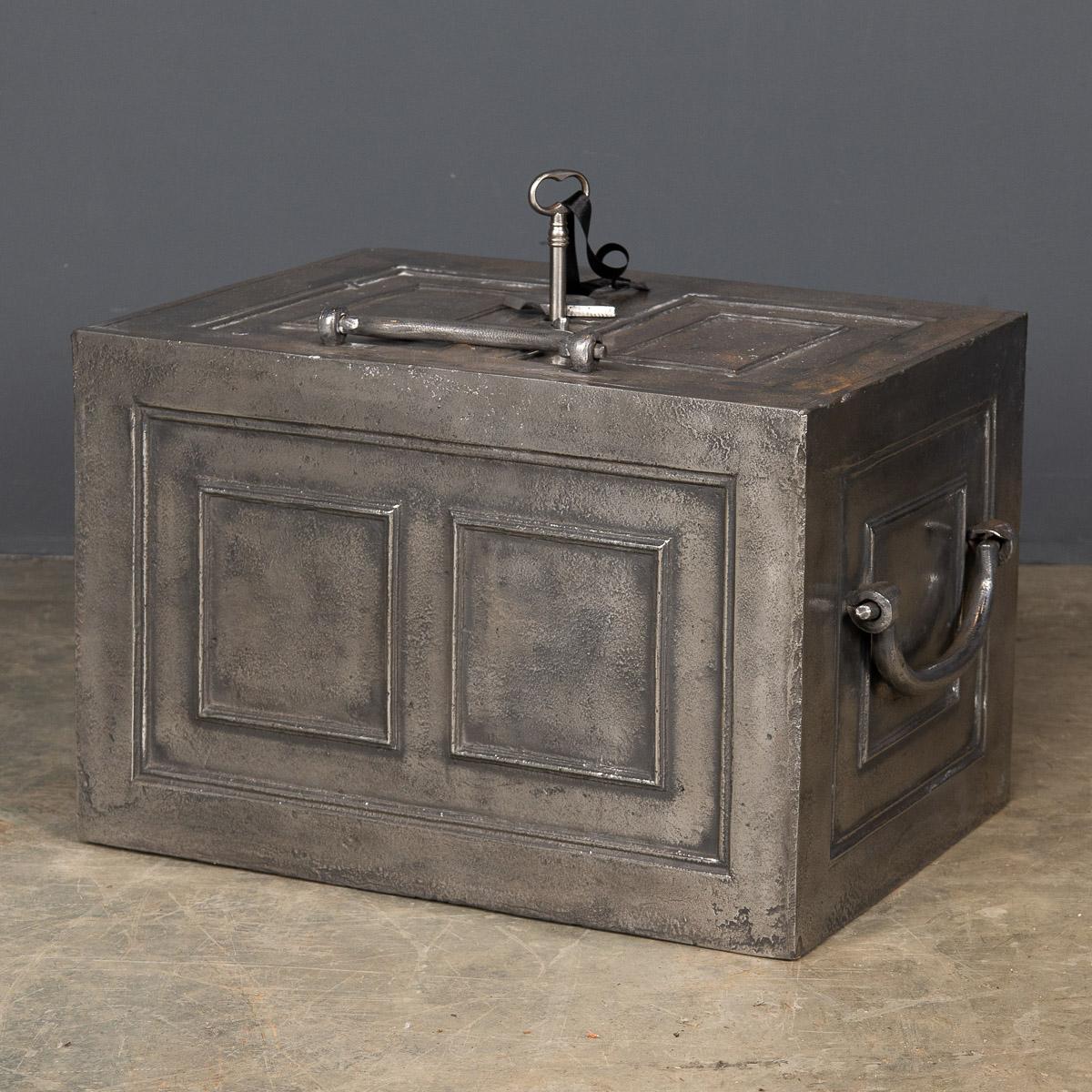 17th Century French Cast Iron Bound Strong Box, c.1690 In Good Condition In Royal Tunbridge Wells, Kent