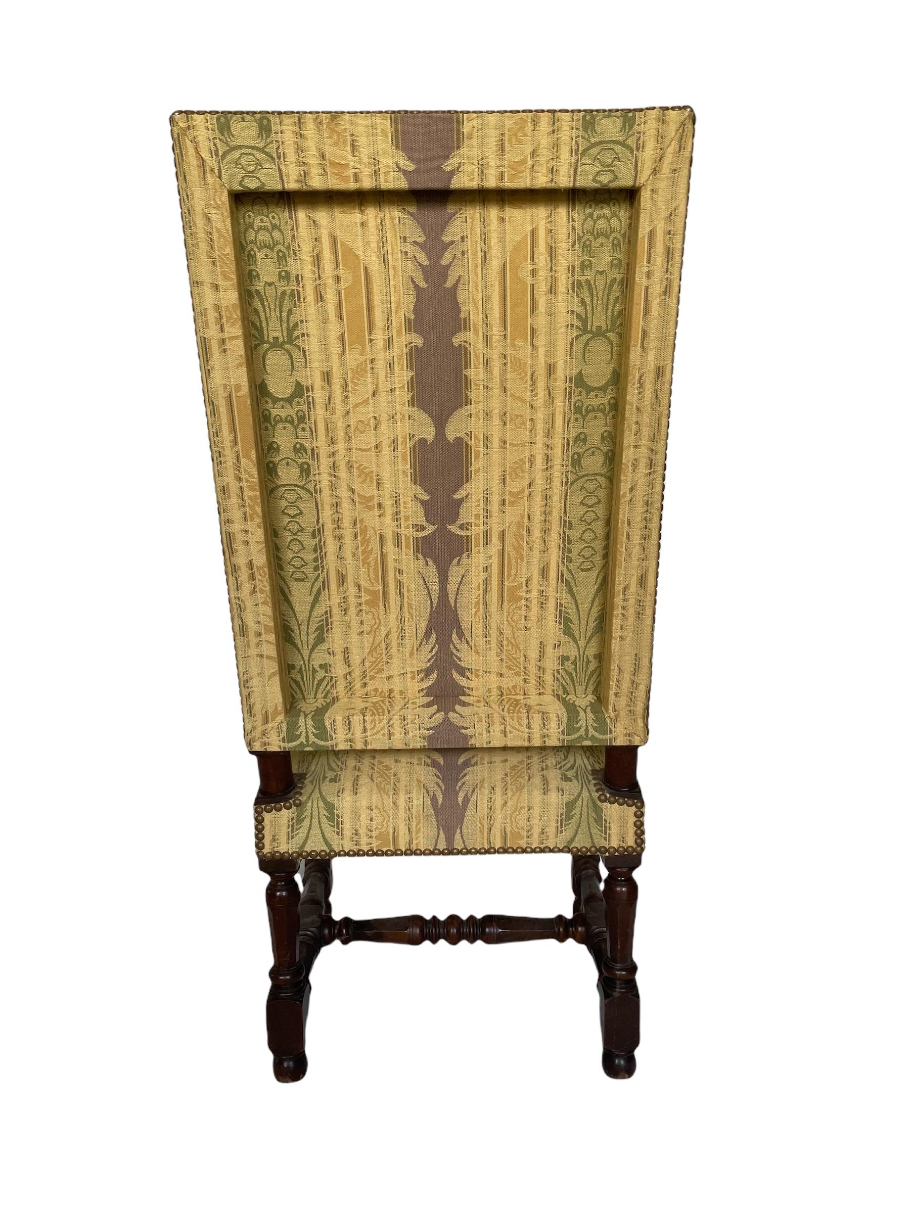 Beautiful French walnut chair from the 17th century, with twisted legs and cushioned seats. The chairback is nicely done and openly worked in three parts. The cushioned seats are in mustard tones and rich in details, the pattern represents acanthus