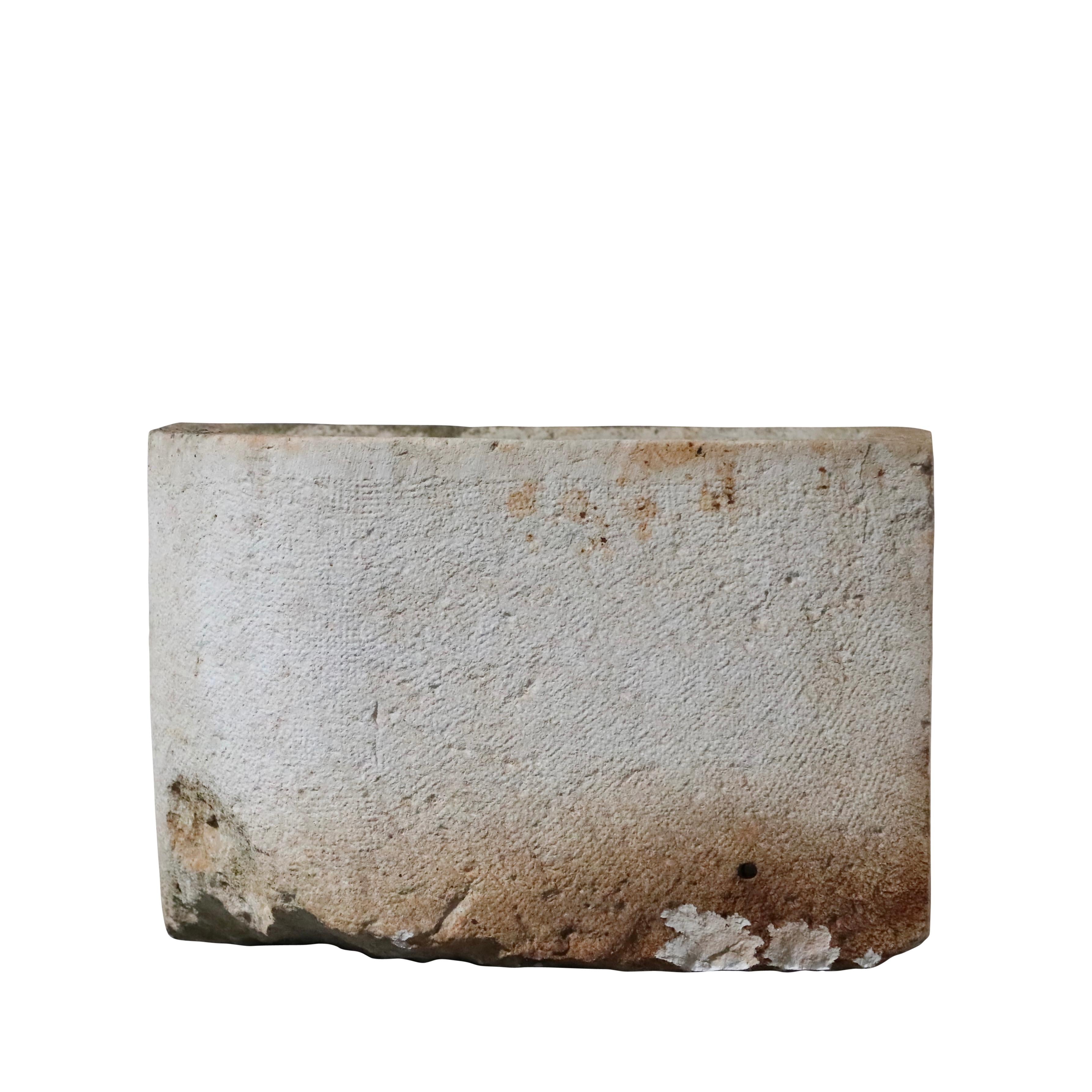 Abrevadero esquinero de piedra caliza de estilo rural francés del siglo XVII siglo XVIII y antes en venta