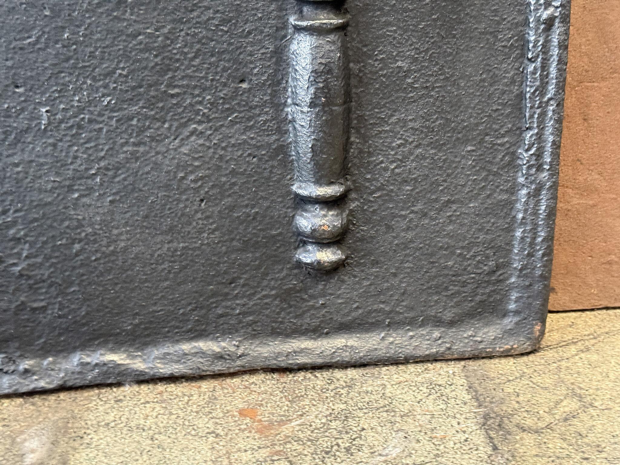 17th Century French Fireback / Backsplash with Pillars and Fleurs de Lys For Sale 4