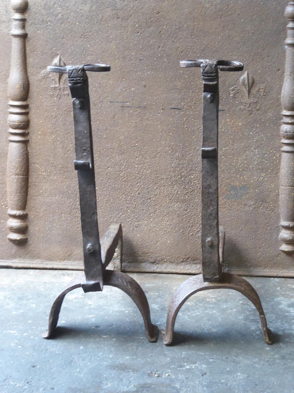 Large 17th century French Gothic andirons made of wrought iron. The tops of the andirons consist of bull heads, which is characteristic for this type of andirons. In France they are called 'landiers'.







 