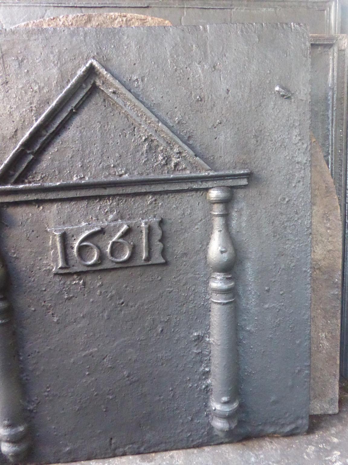Heavy French 'Pillars and Pediment' Fireback, Dated 1661 In Good Condition In Amerongen, Amerongen