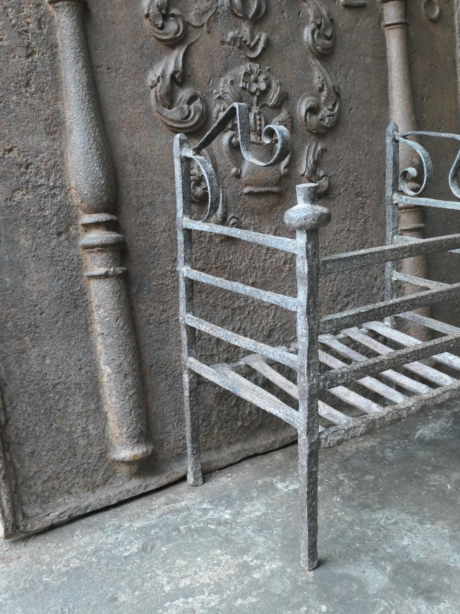 17th Century French Gothic Fire Grate In Good Condition For Sale In Amerongen, NL