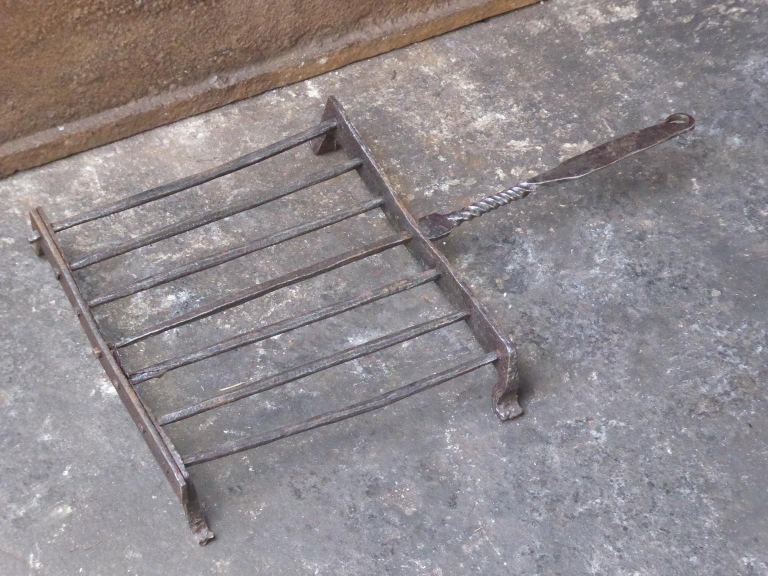 17th century French gridiron made of wrought iron. To prepare small pieces of meat quickly over the fire. Sometimes they were put in the fire or else on a trivet, depending on the size of the fire.







 