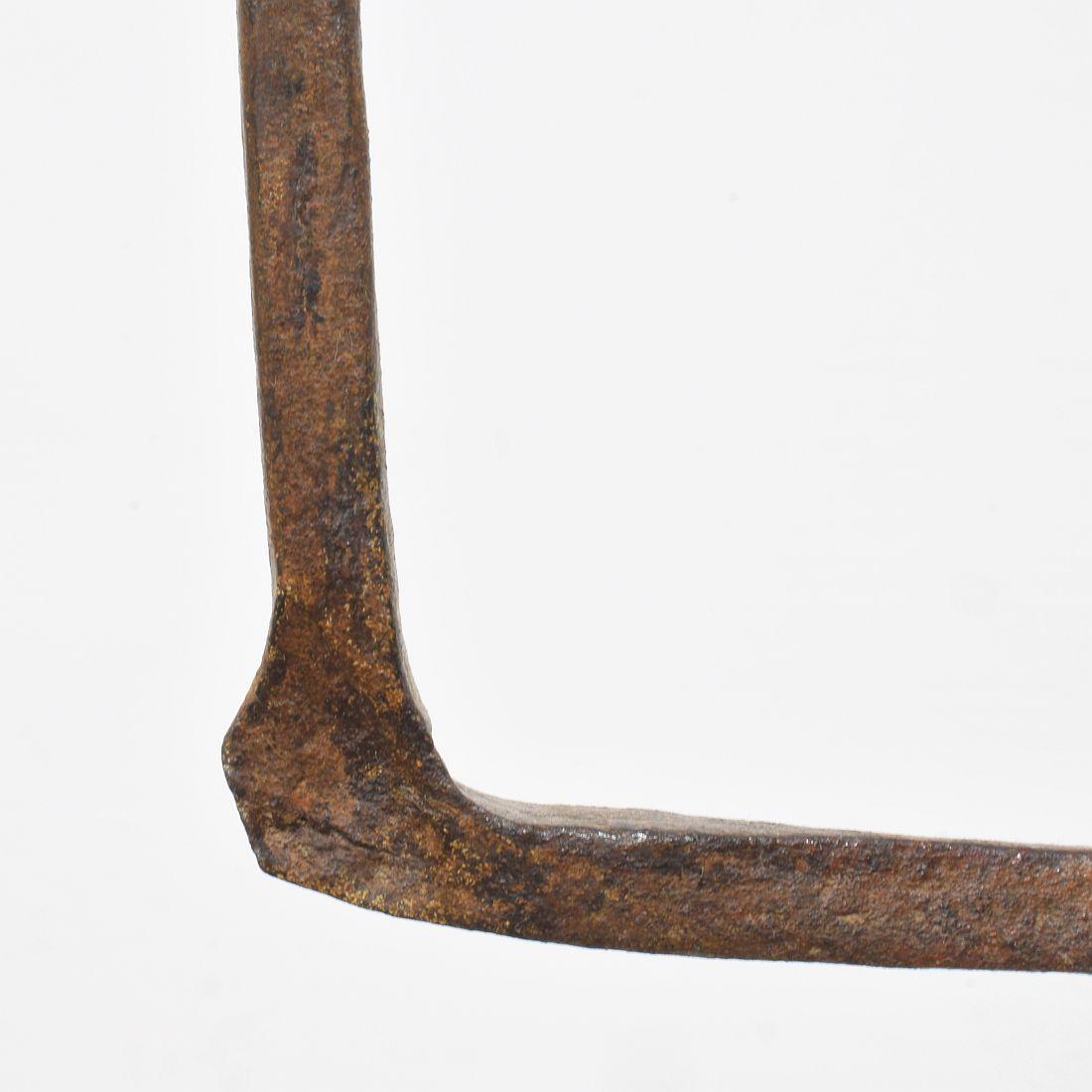 Portacandele francese del XVII secolo in ferro forgiato a mano in vendita 5