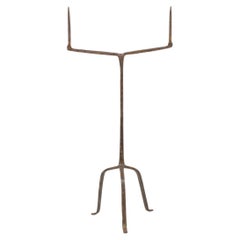 Französischer handgeschmiedeter Eisen-Kerzenhalter aus dem 17.