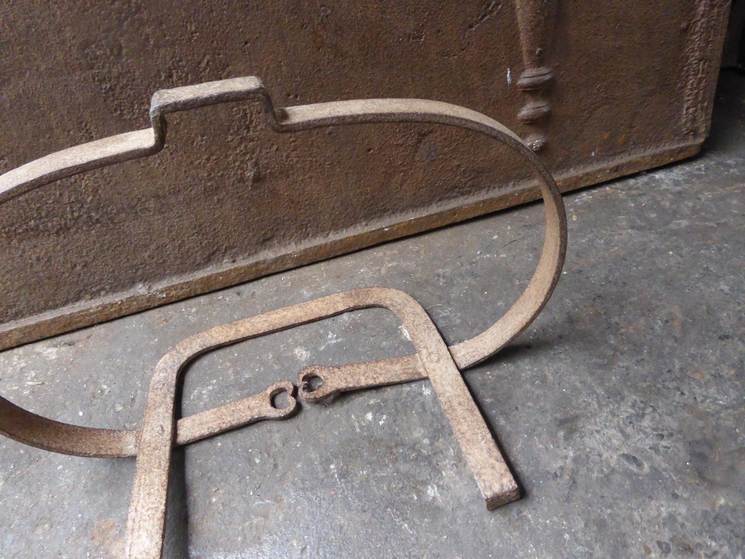 17th Century French Hanging Trivet In Good Condition In Amerongen, NL