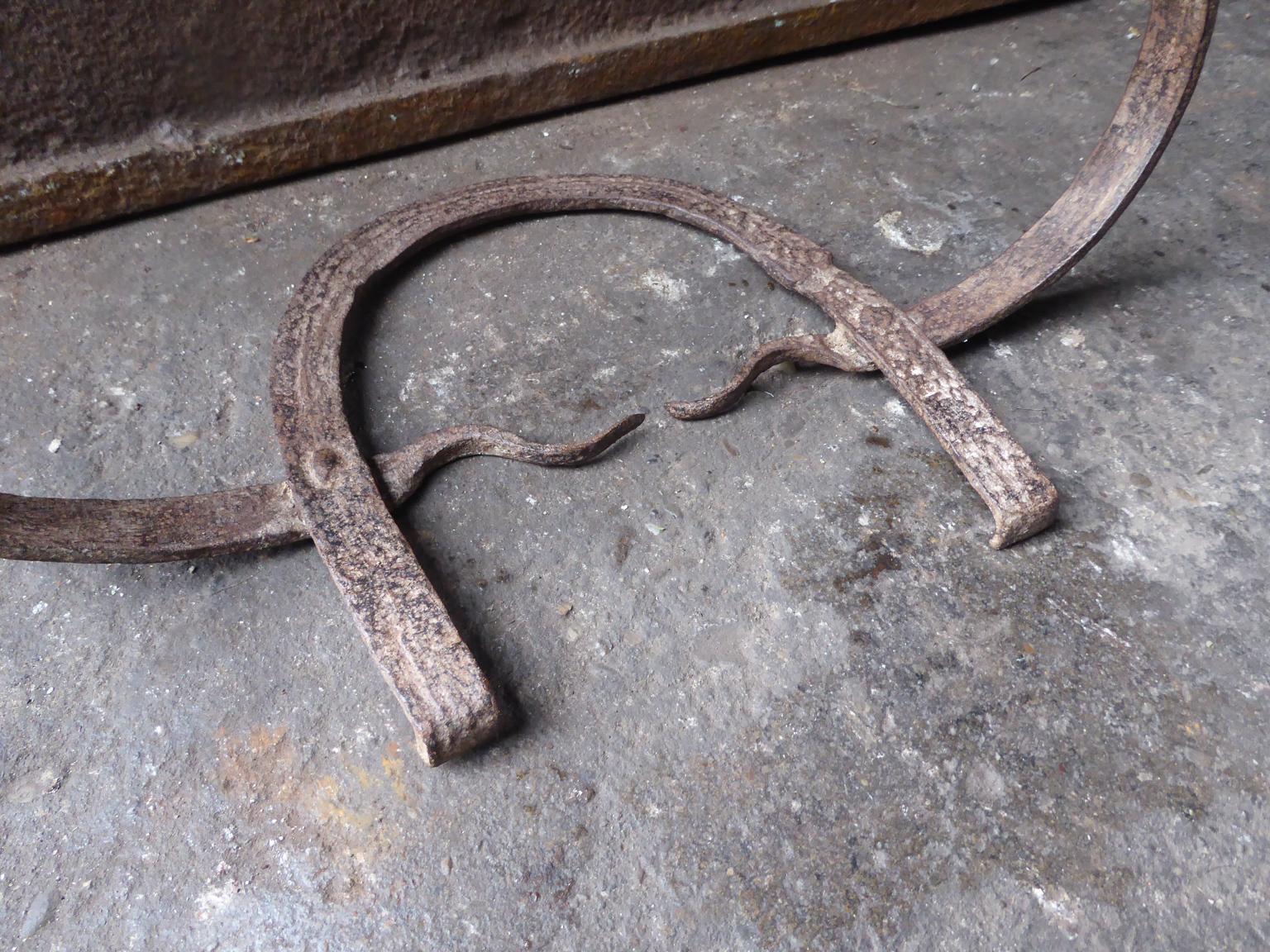 17th Century French Hanging Trivet In Good Condition For Sale In Amerongen, NL