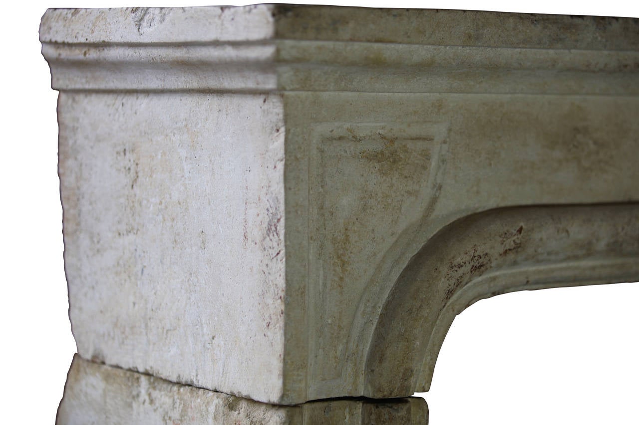 17th Century French Limestone Country Antique Fireplace Surround In Excellent Condition In Beervelde, BE