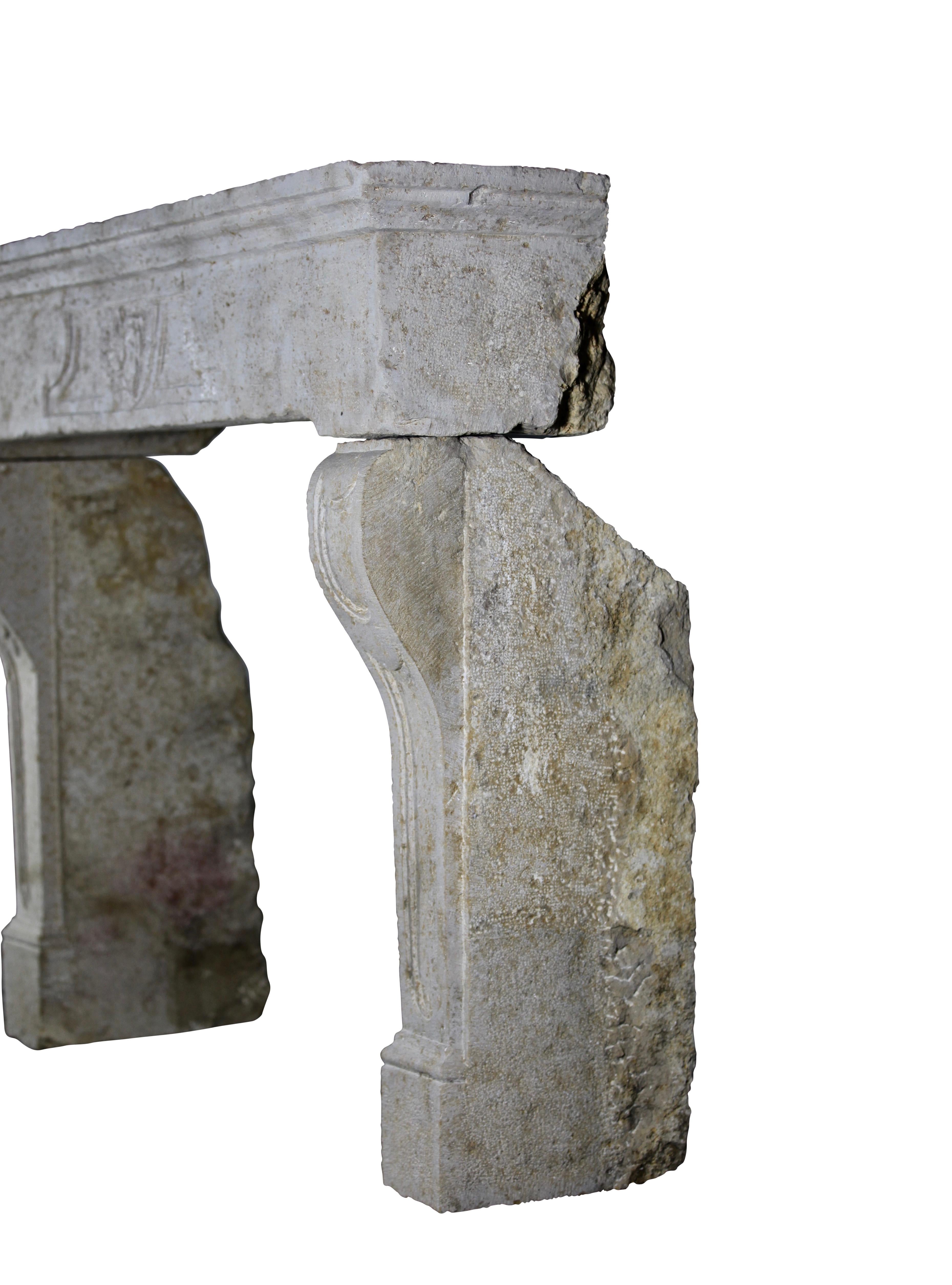 17th Century French Limestone Rustic  Fireplace Mantle With Wild Boar Detail In Good Condition For Sale In Beervelde, BE