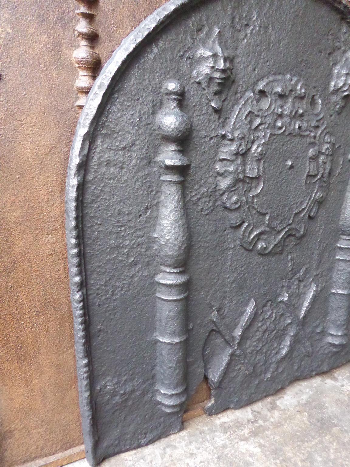 17th Century French Louis XIII 'Coat of Arms' Fireback / Backsplash In Fair Condition For Sale In Amerongen, NL