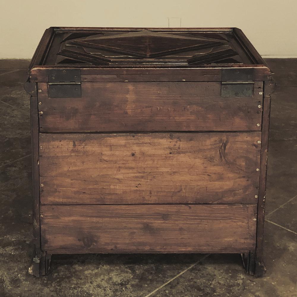 17th Century French Louis XIII Period Petit Trunk For Sale 6