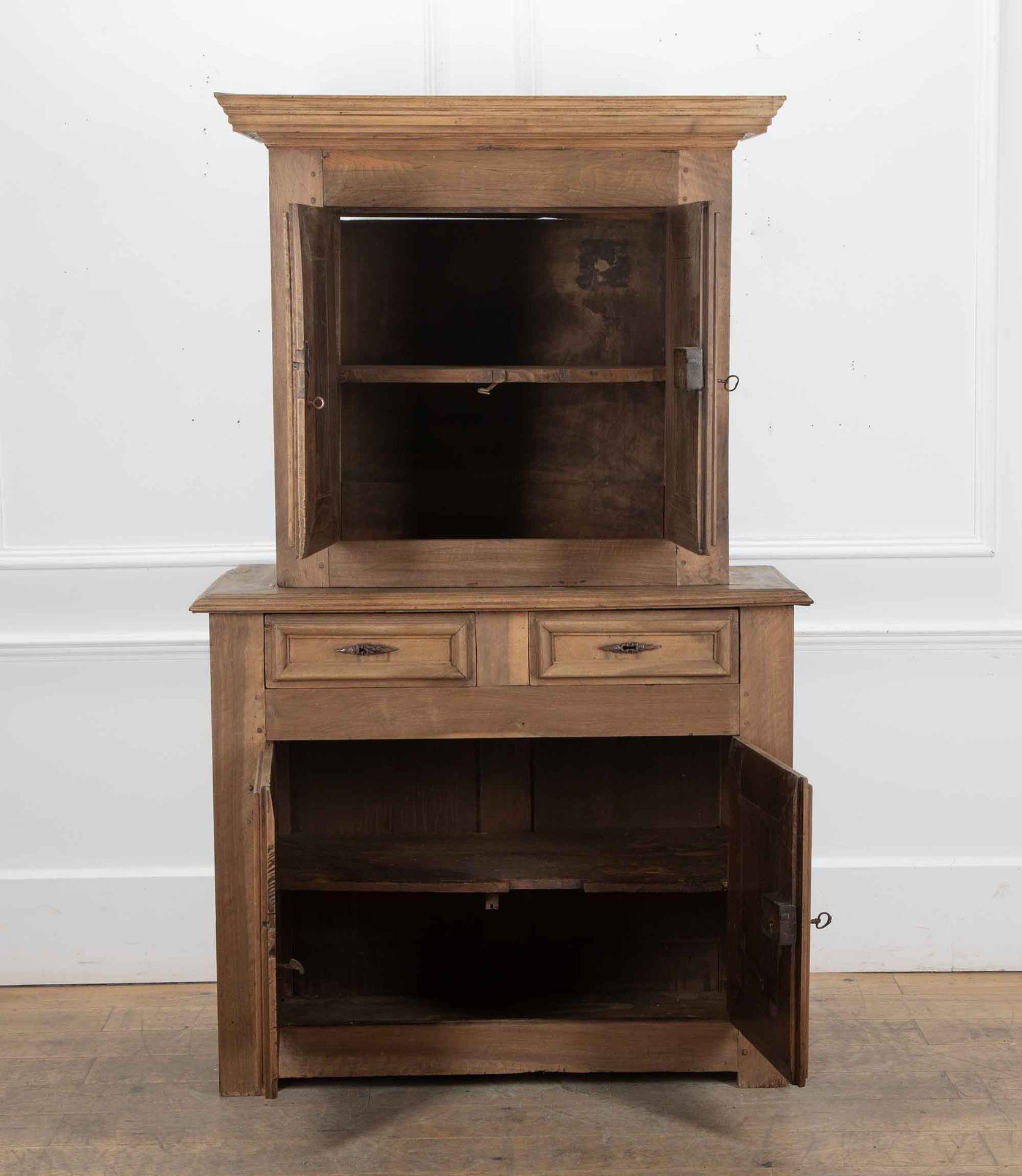Francese Credenza francese Luigi XIII del XVII secolo in due parti in vendita