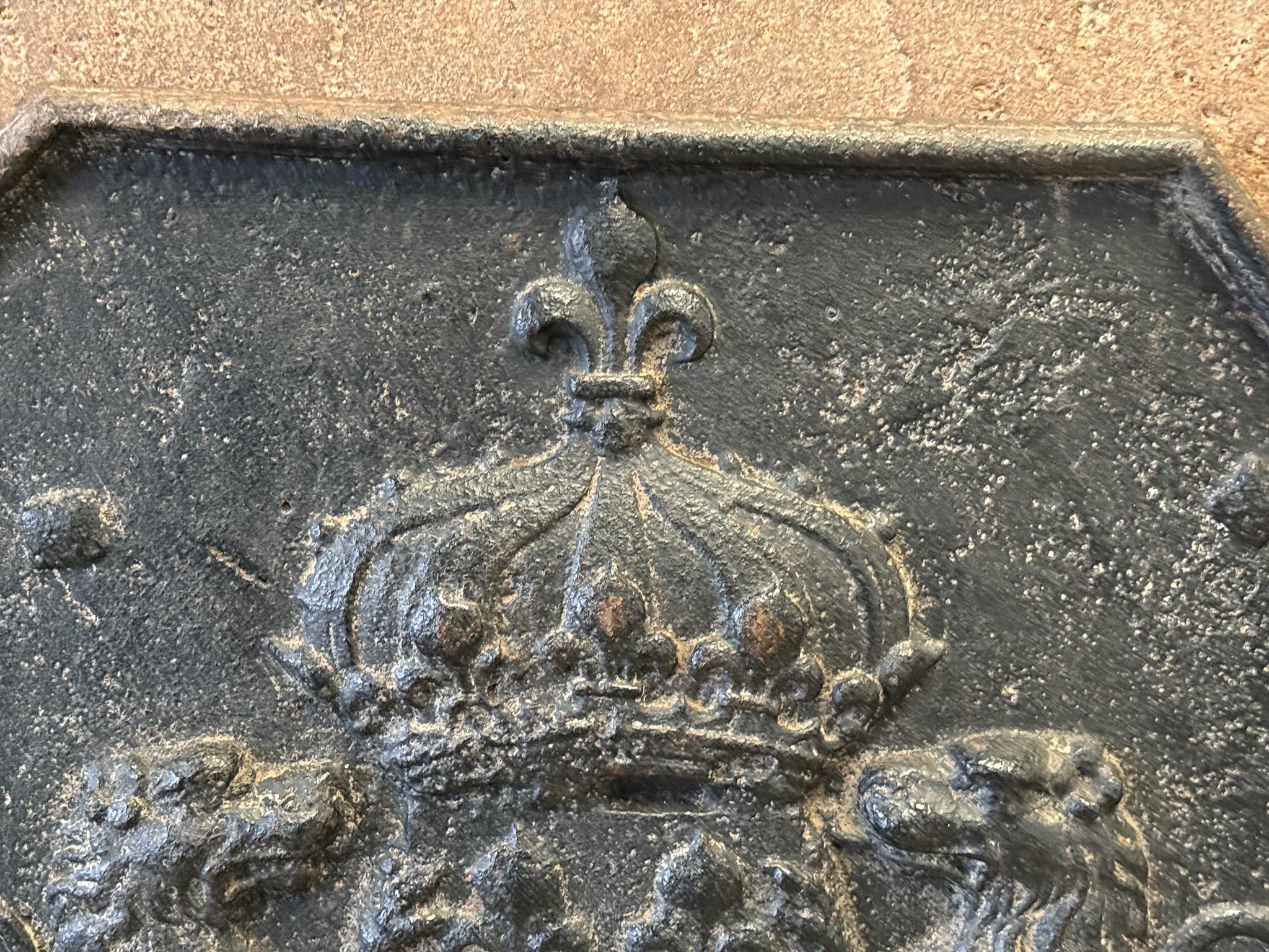 Armi di Francia del 17° secolo, periodo Luigi XIV, con rivestimento per il fuoco / backsplash in vendita 2