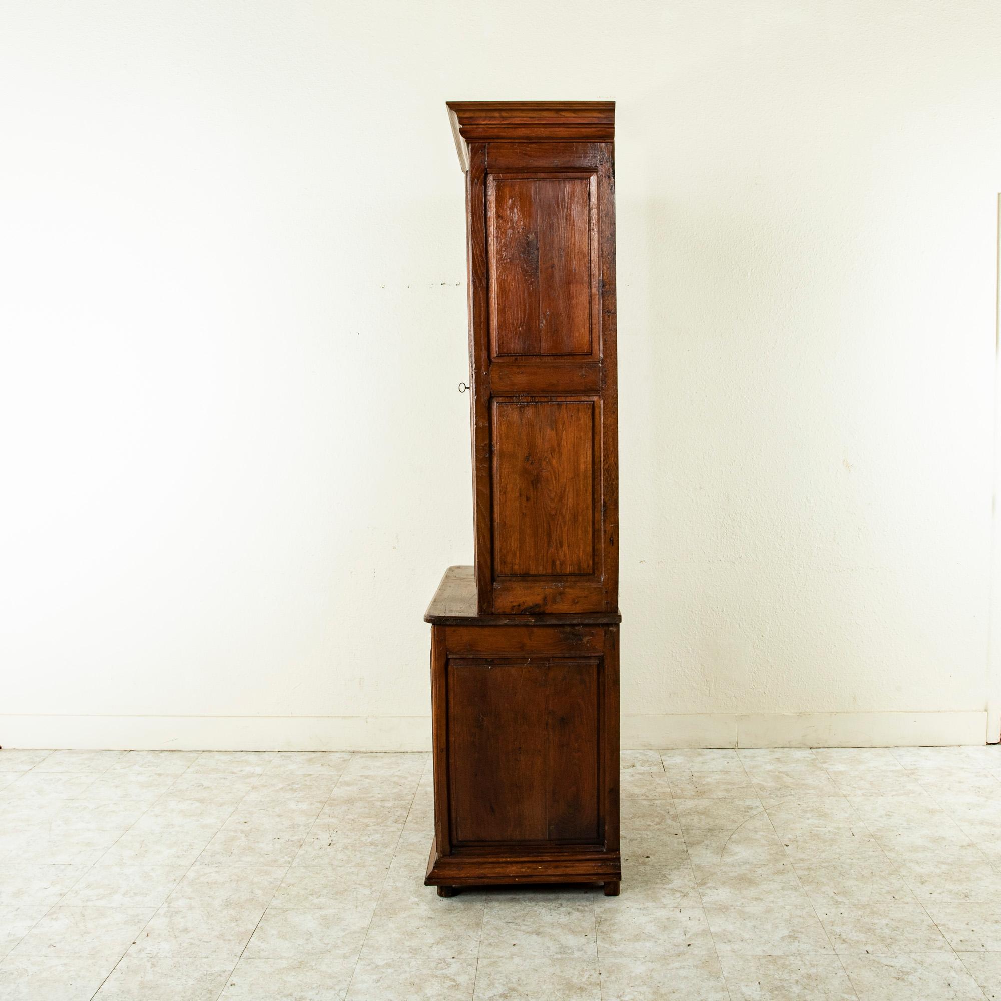 17th Century French Louis XIV Period Small Scale Oak Buffet Deux Corps In Good Condition In Fayetteville, AR