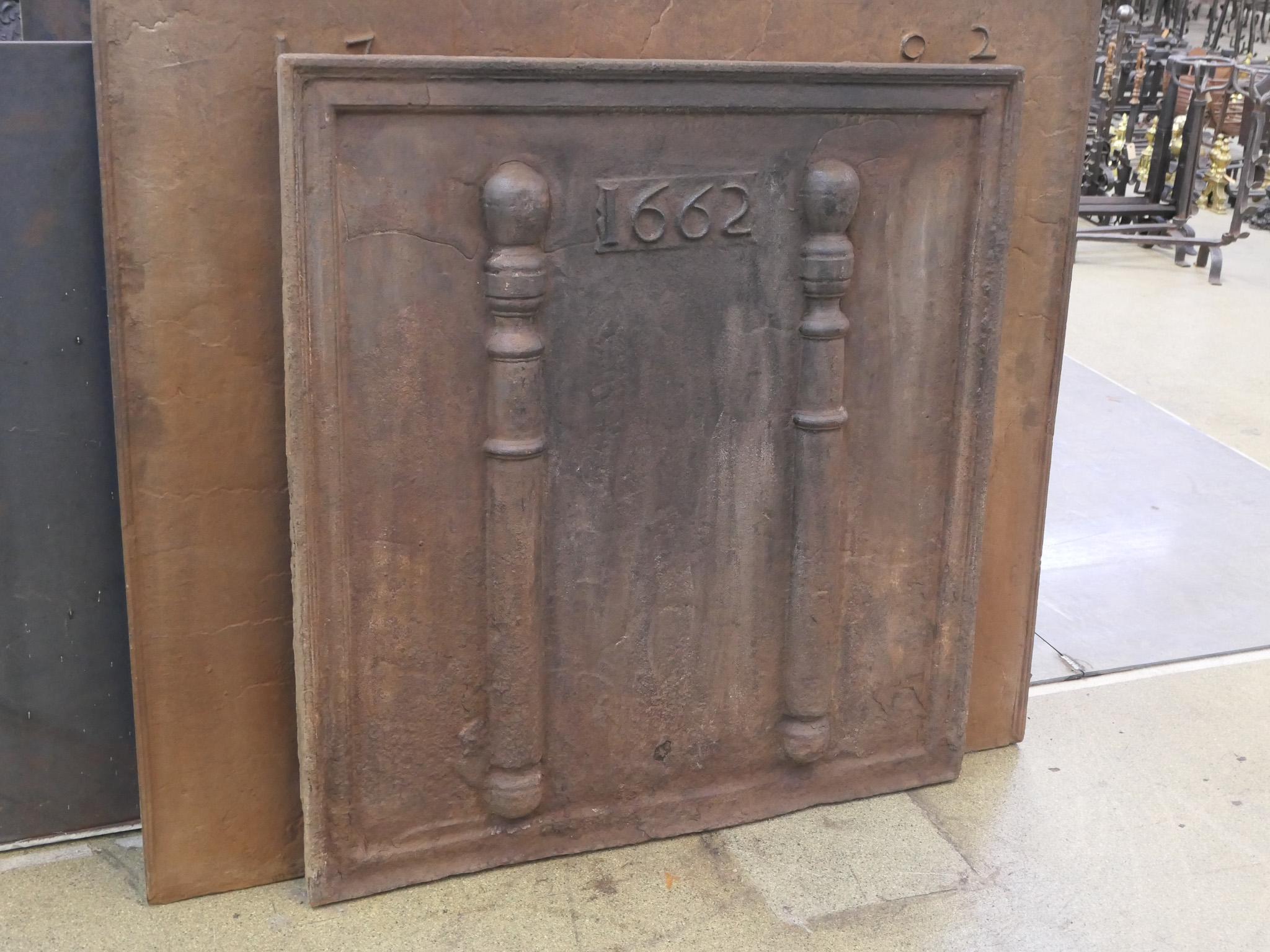 Respaldo de chimenea / protector de pared Luis XIV francés del siglo XVII 'Columnas de Hércules siglo XVIII y antes en venta