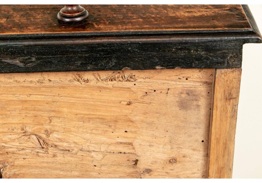 17. Jahrhundert Französisch Louis XIV Nussbaum-Schreibtisch  im Angebot 6