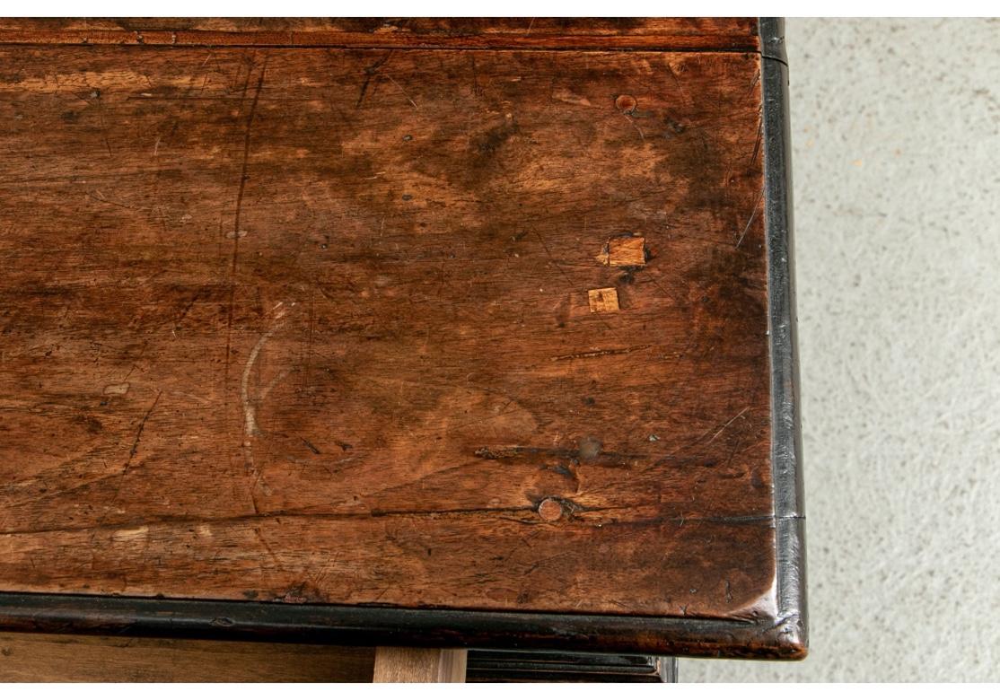 17. Jahrhundert Französisch Louis XIV Nussbaum-Schreibtisch  im Angebot 2