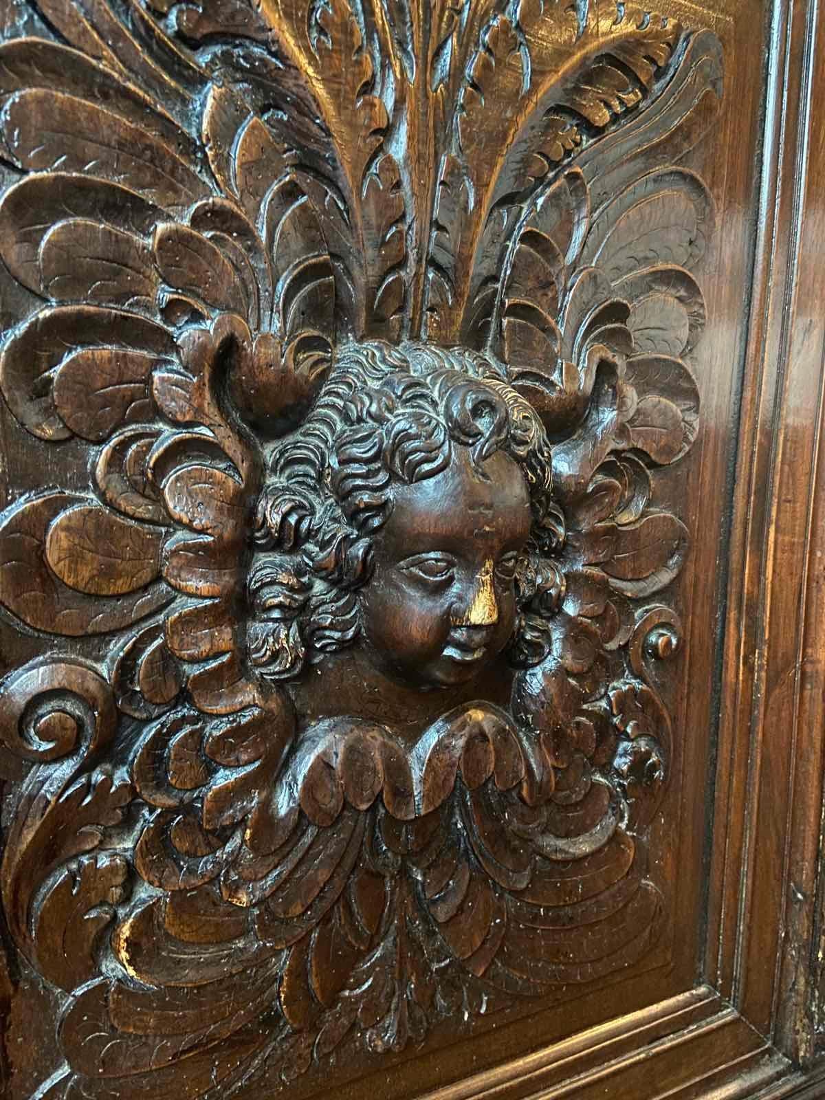 17th Century French Oak Cabinet with an Angel's Head Decoration In Good Condition For Sale In Sofia, BG