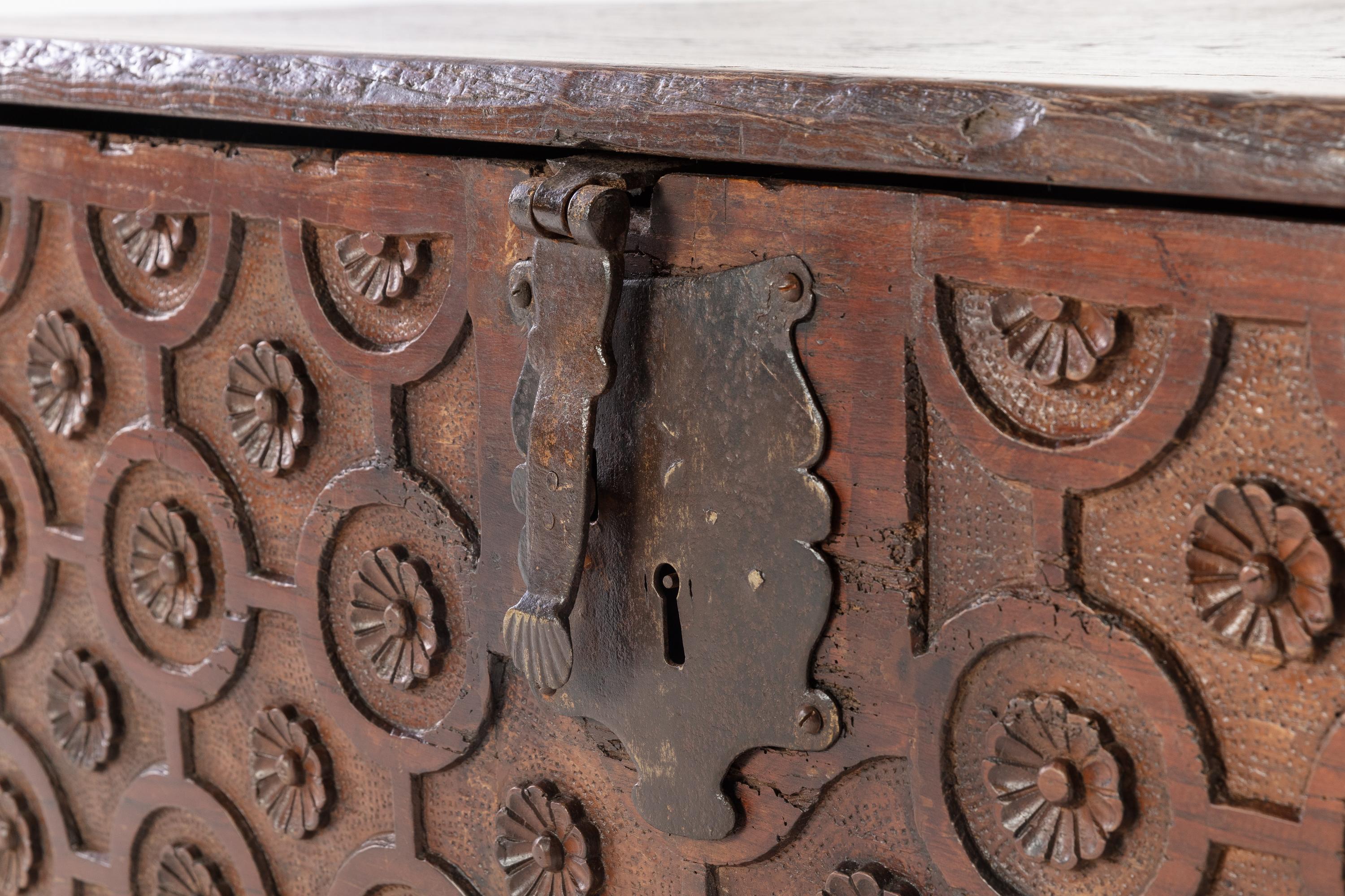 17th Century French Oak Chest For Sale 2