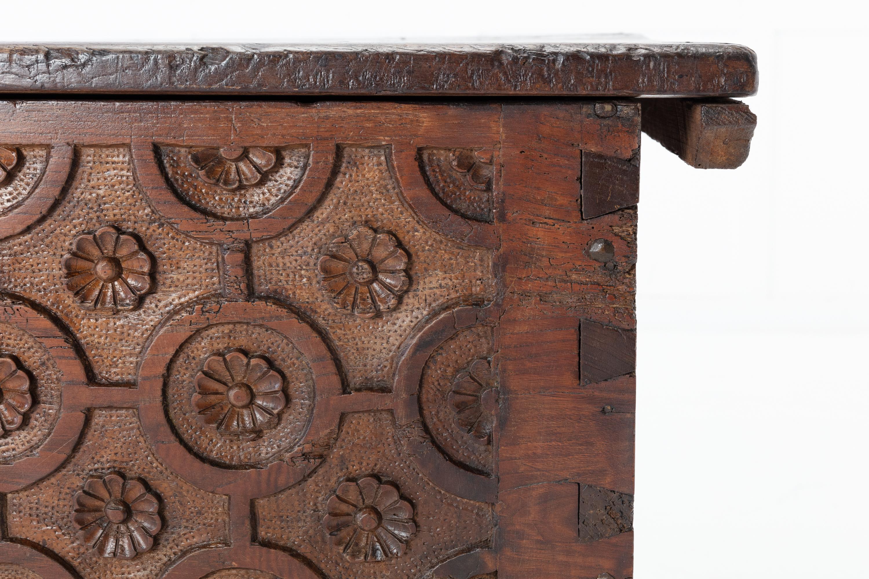 17th Century French Oak Chest For Sale 3