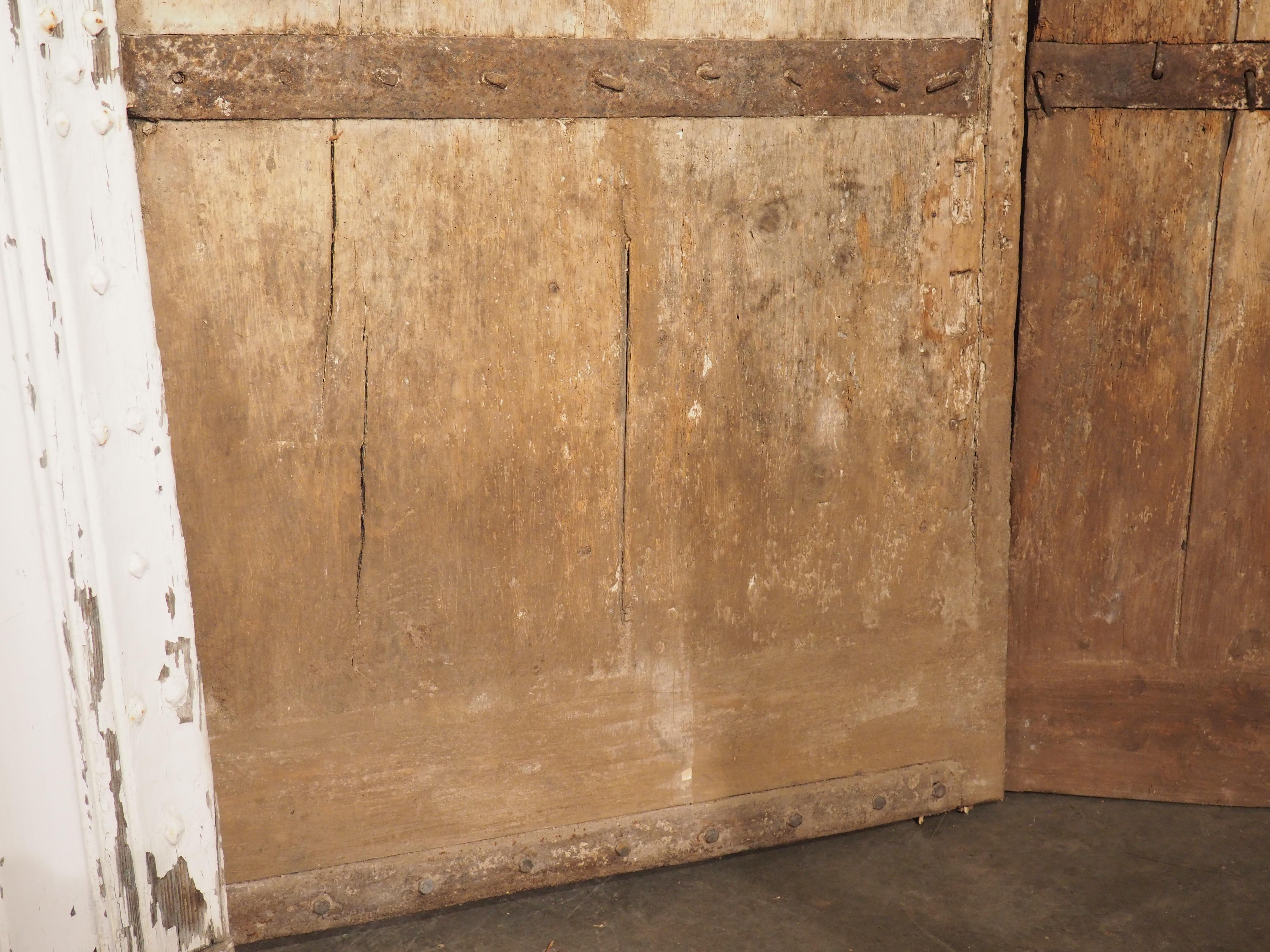 17th Century French Oak Entry Doors from a Hotel Particulier, Aix-En-Provence For Sale 6