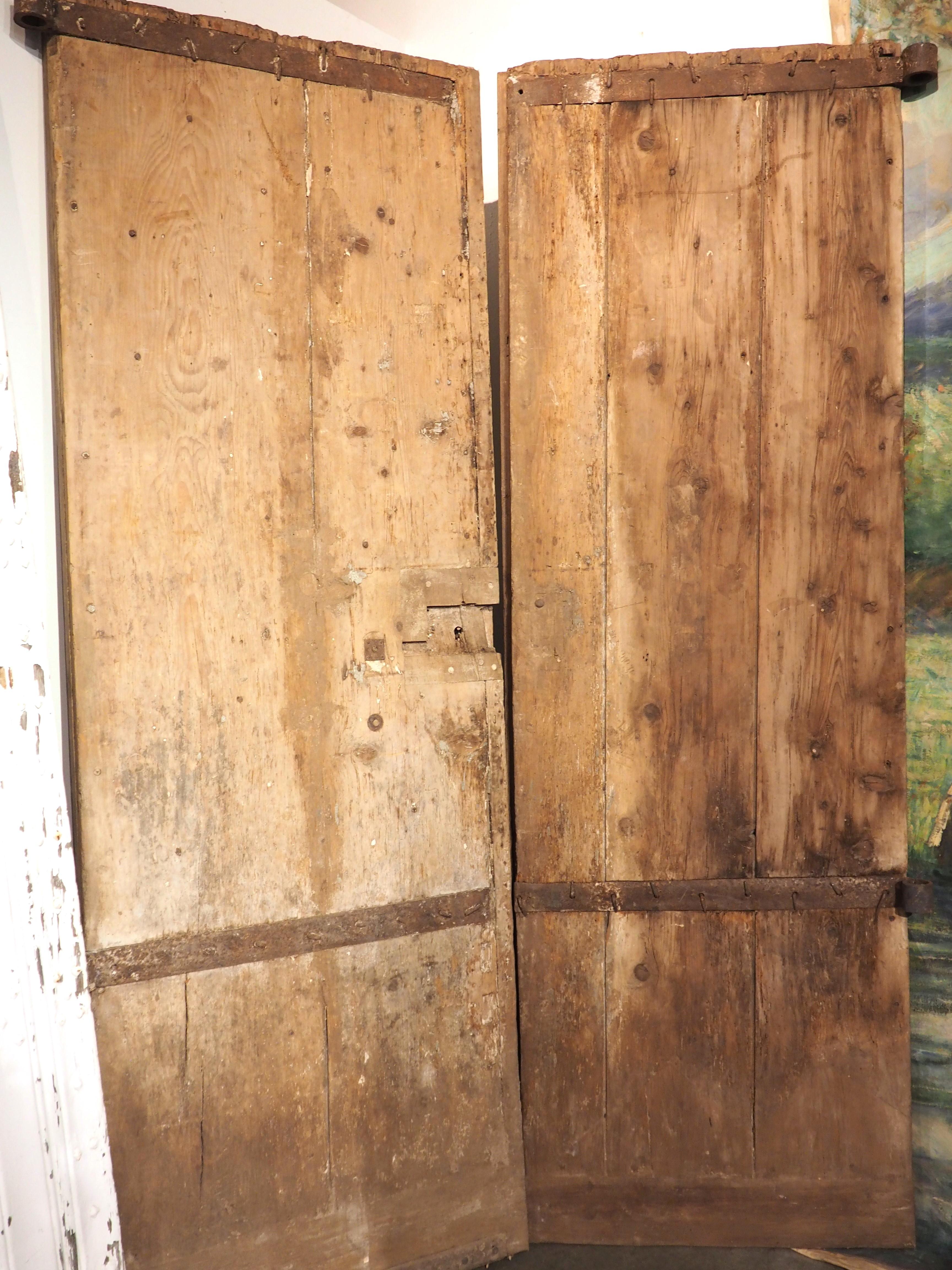 17th Century French Oak Entry Doors from a Hotel Particulier, Aix-En-Provence For Sale 7
