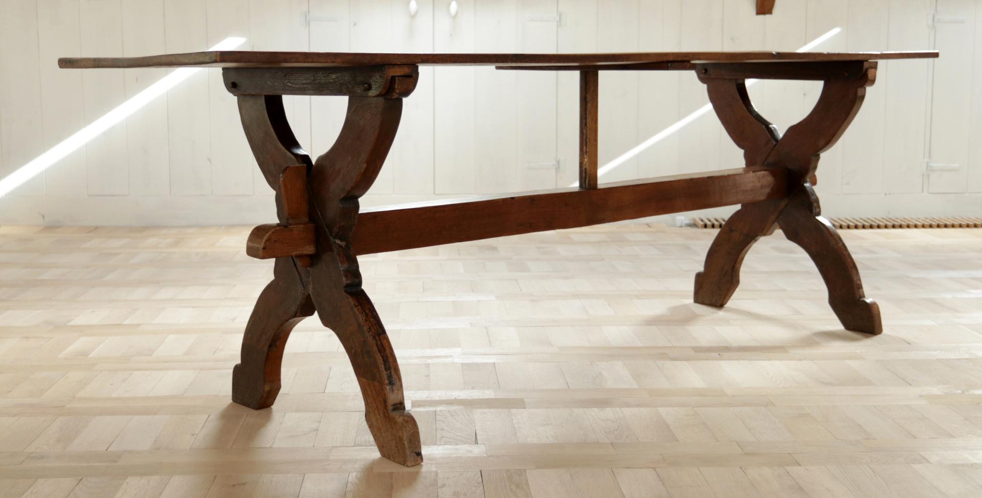 Chêne table de salle à manger à tréteaux en chêne français du 17ème siècle en vente