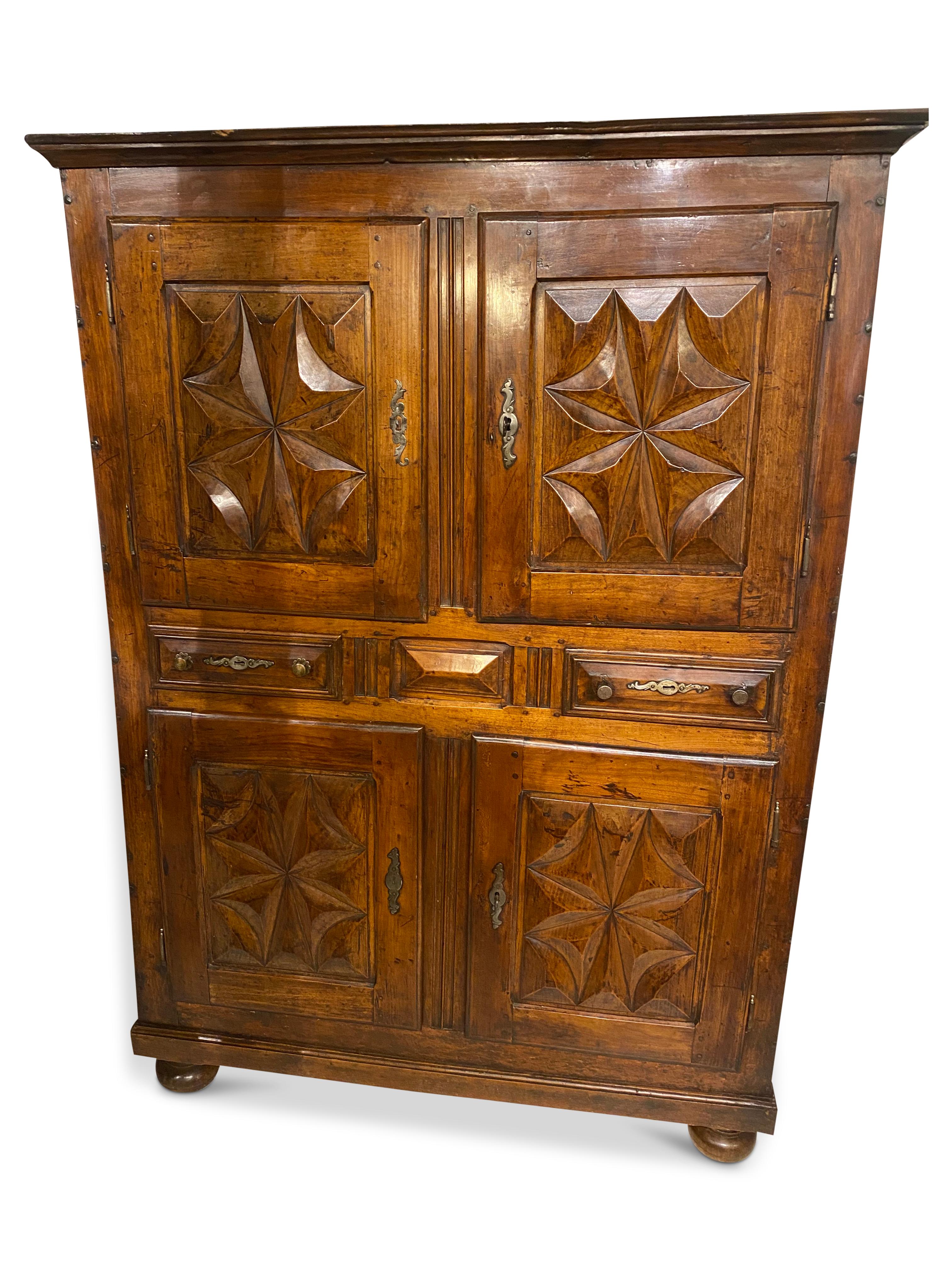 17th Century French Provincial Cupboard In Good Condition For Sale In Edenbridge, GB