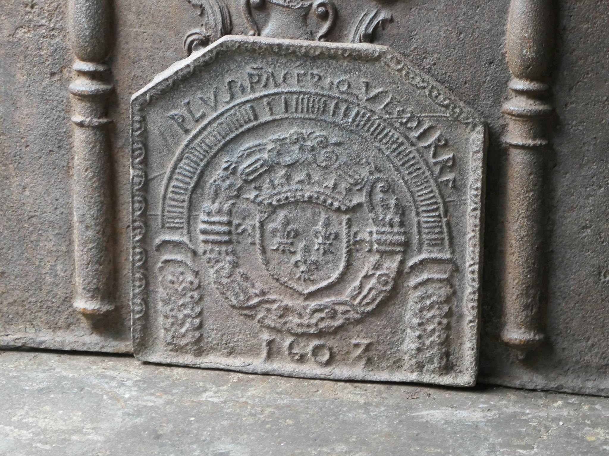 17th Century French Renaissance 'Arms of France' Fireback In Good Condition In Amerongen, NL
