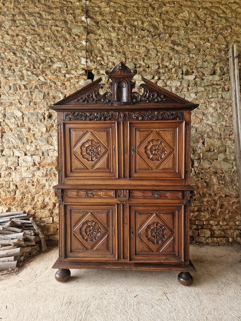 Antique Sideboard 17th Century French Renaissance Buffet Dresser In Good Condition For Sale In Buxton, GB