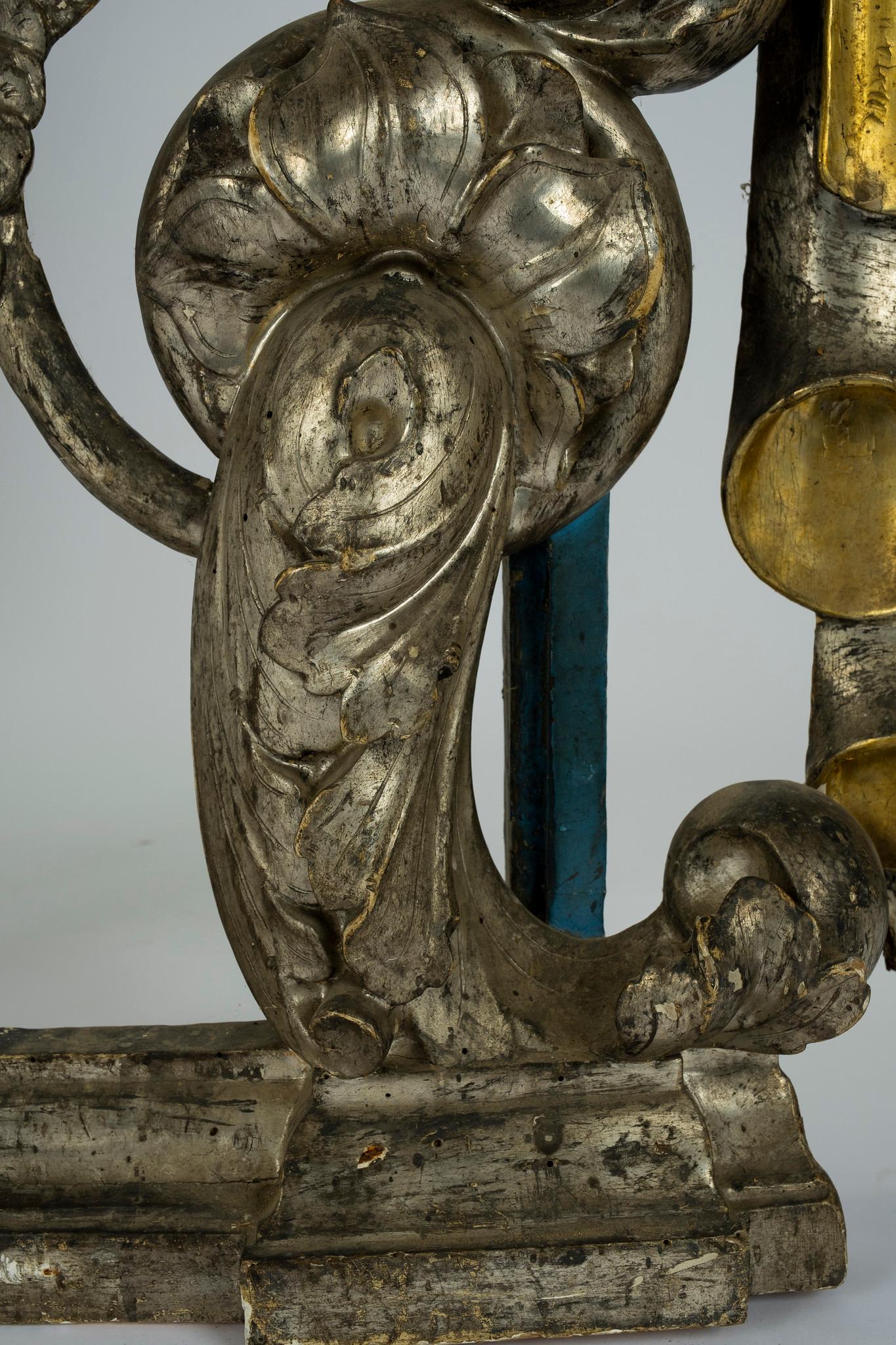 Miroir en bois doré, argent et or, French Renaissance, 17e siècle Bon état - En vente à Houston, TX