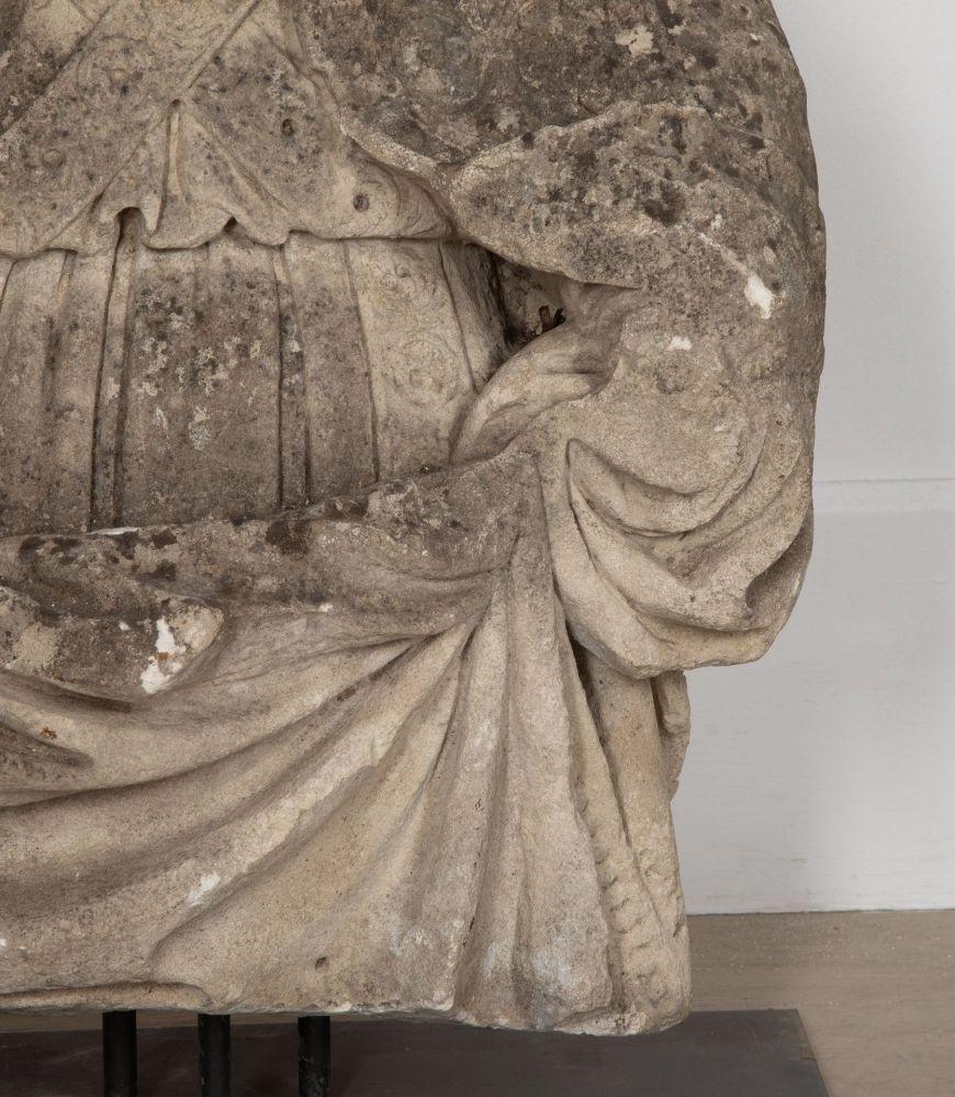 Arte popolare Busto in pietra francese del XVII secolo in vendita