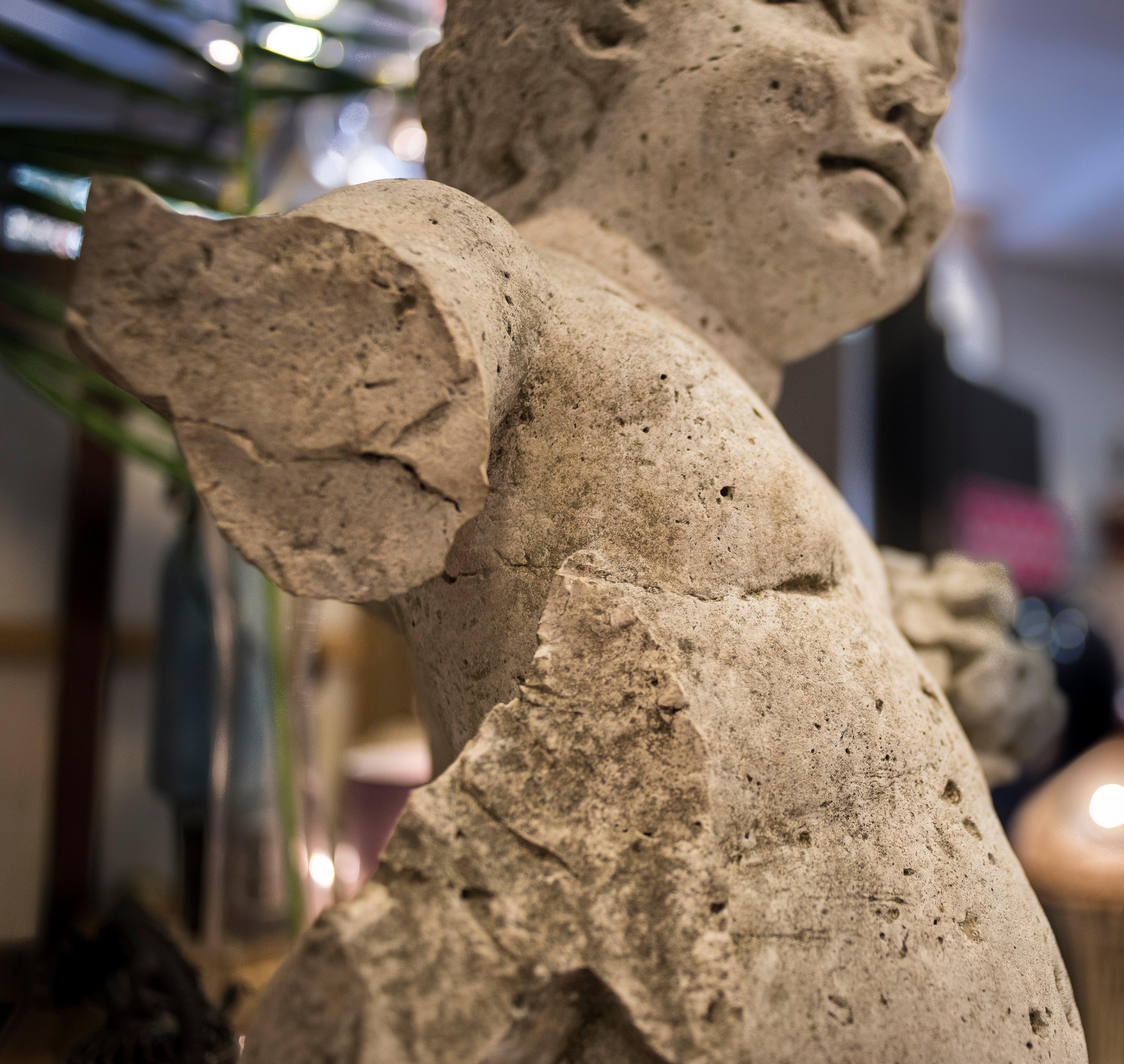 17th Century French Stone Sculpture, Child with Flowers, circa 1680 In Good Condition In Valladolid, ES