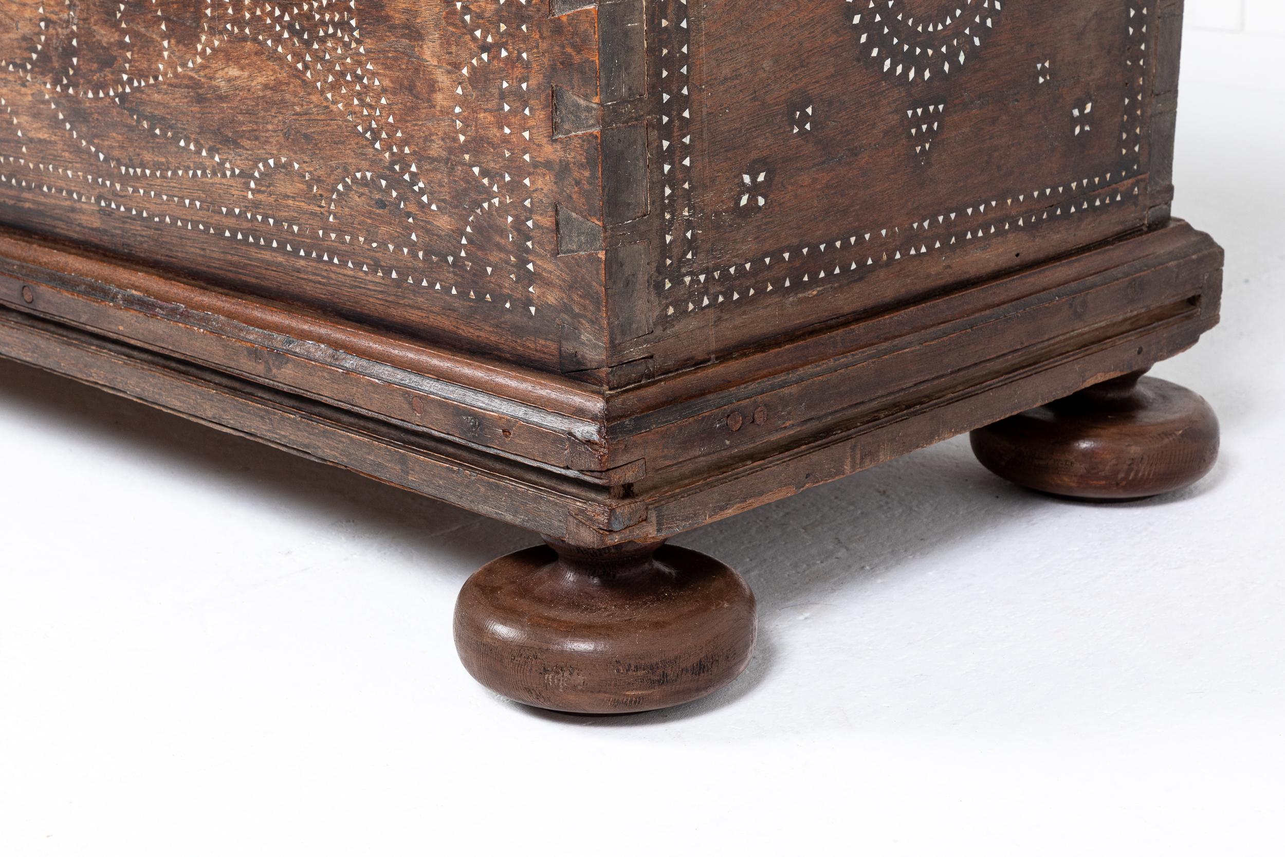 17th Century, French, Walnut Coffer In Good Condition For Sale In Gloucestershire, GB