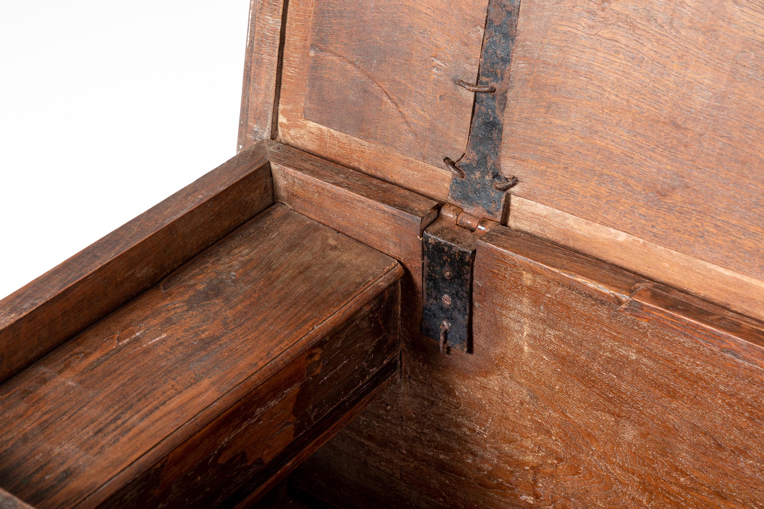 17. Jahrhundert, Französisch, Nussbaum-Koffer im Zustand „Gut“ im Angebot in Gloucestershire, GB