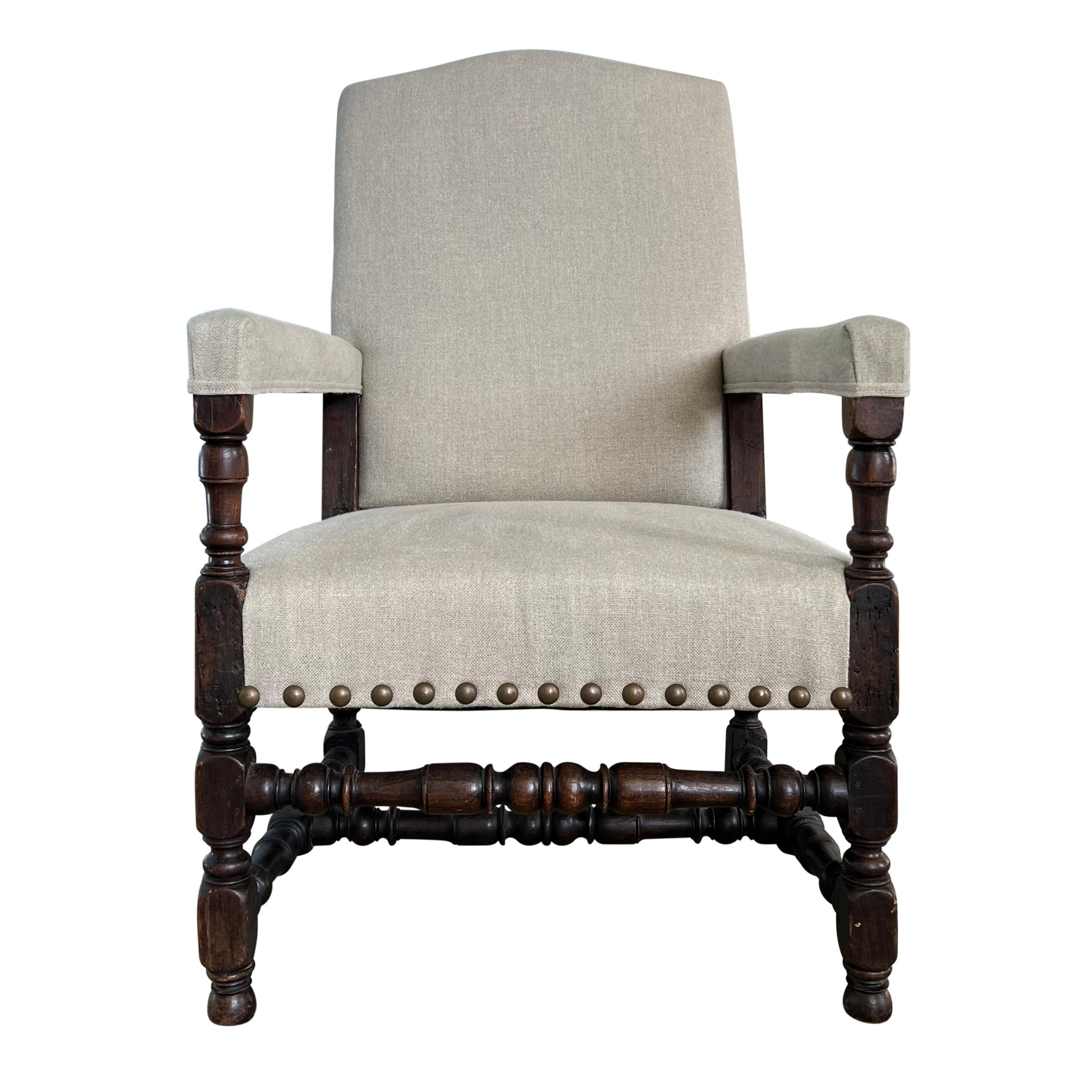 17th Century French Walnut Ratchet Armchair In Good Condition In Chicago, IL