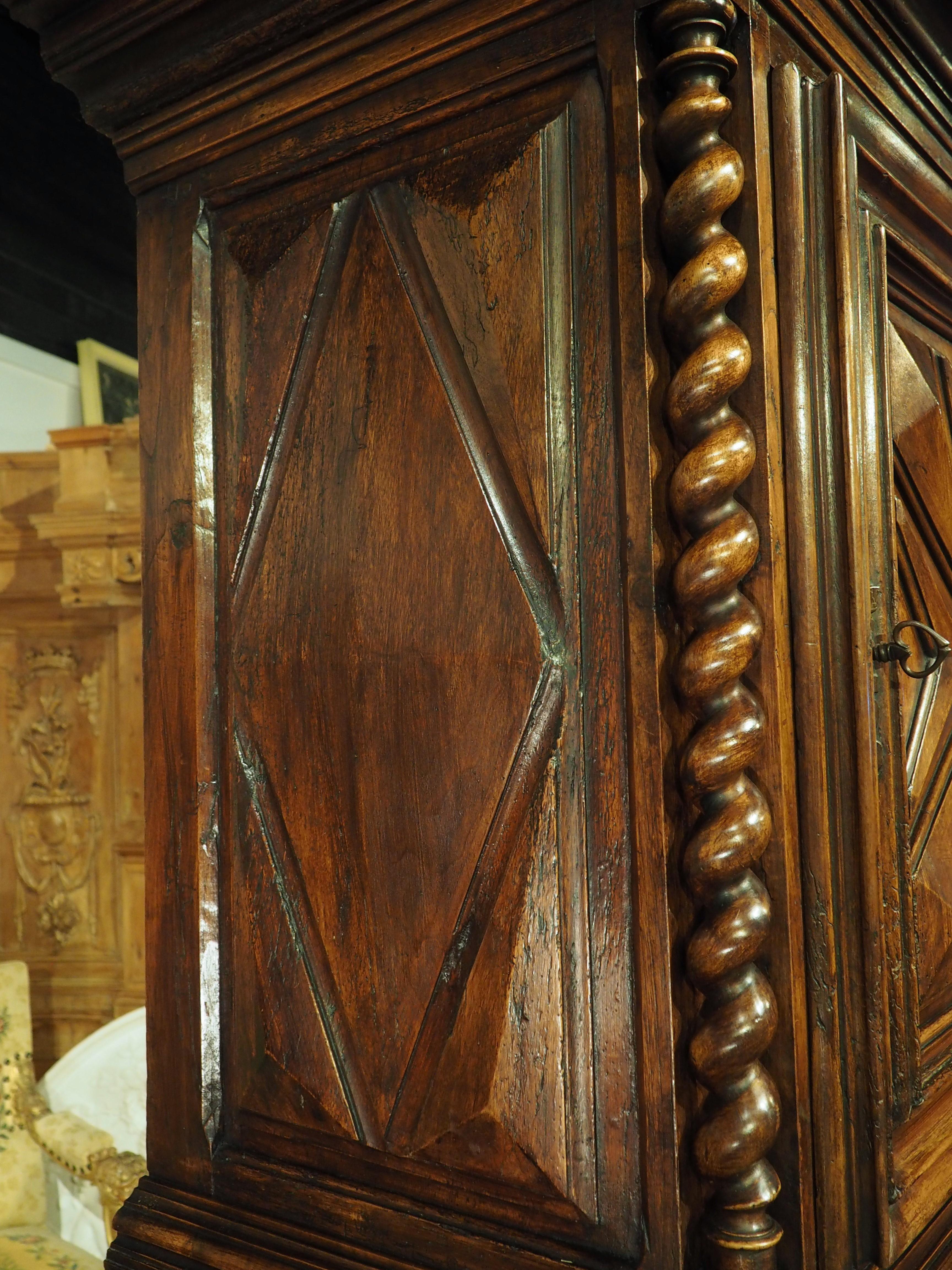 17th Century French Walnut Wood Buffet Deux Corps For Sale 4