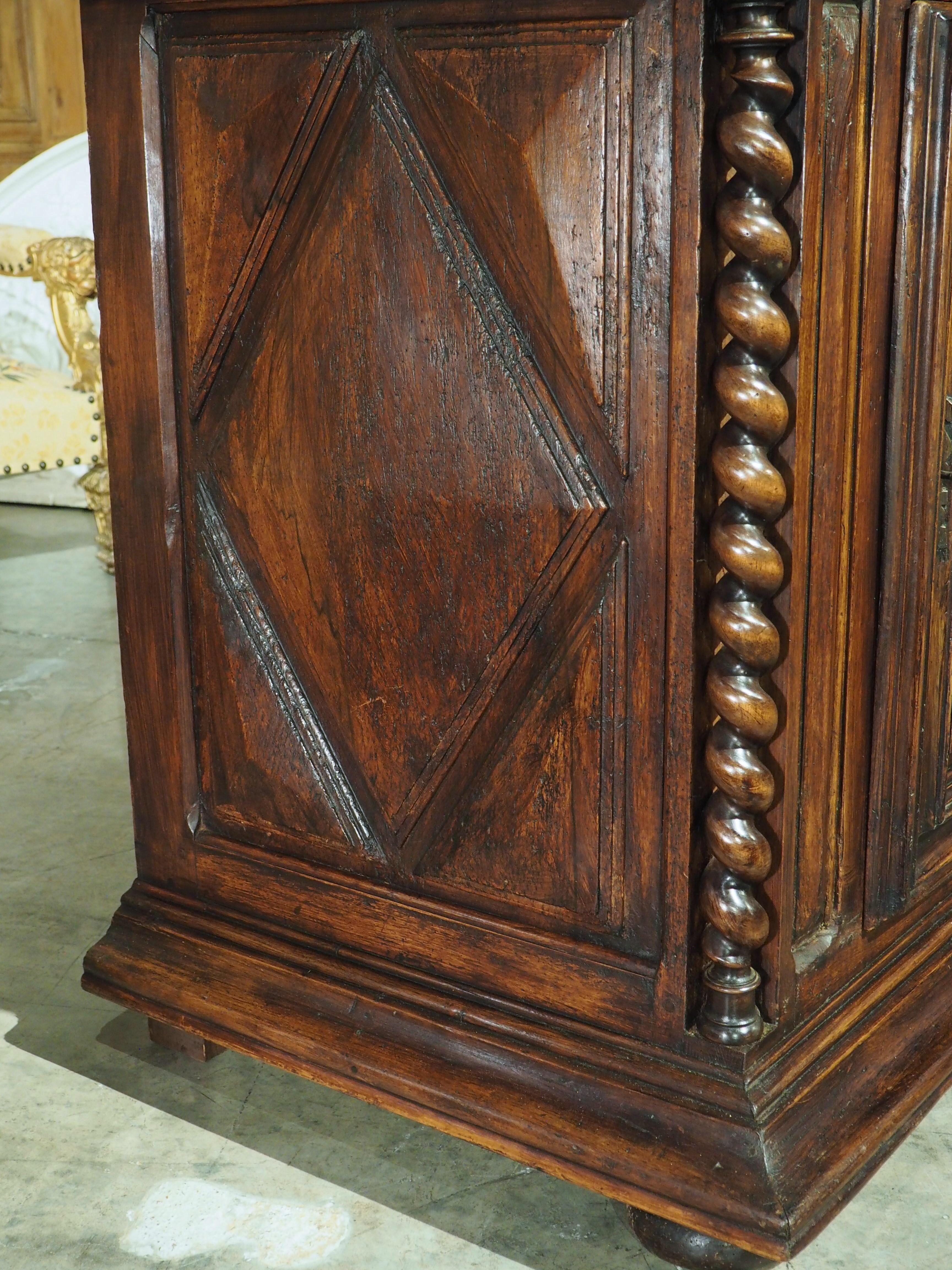 17th Century French Walnut Wood Buffet Deux Corps For Sale 5