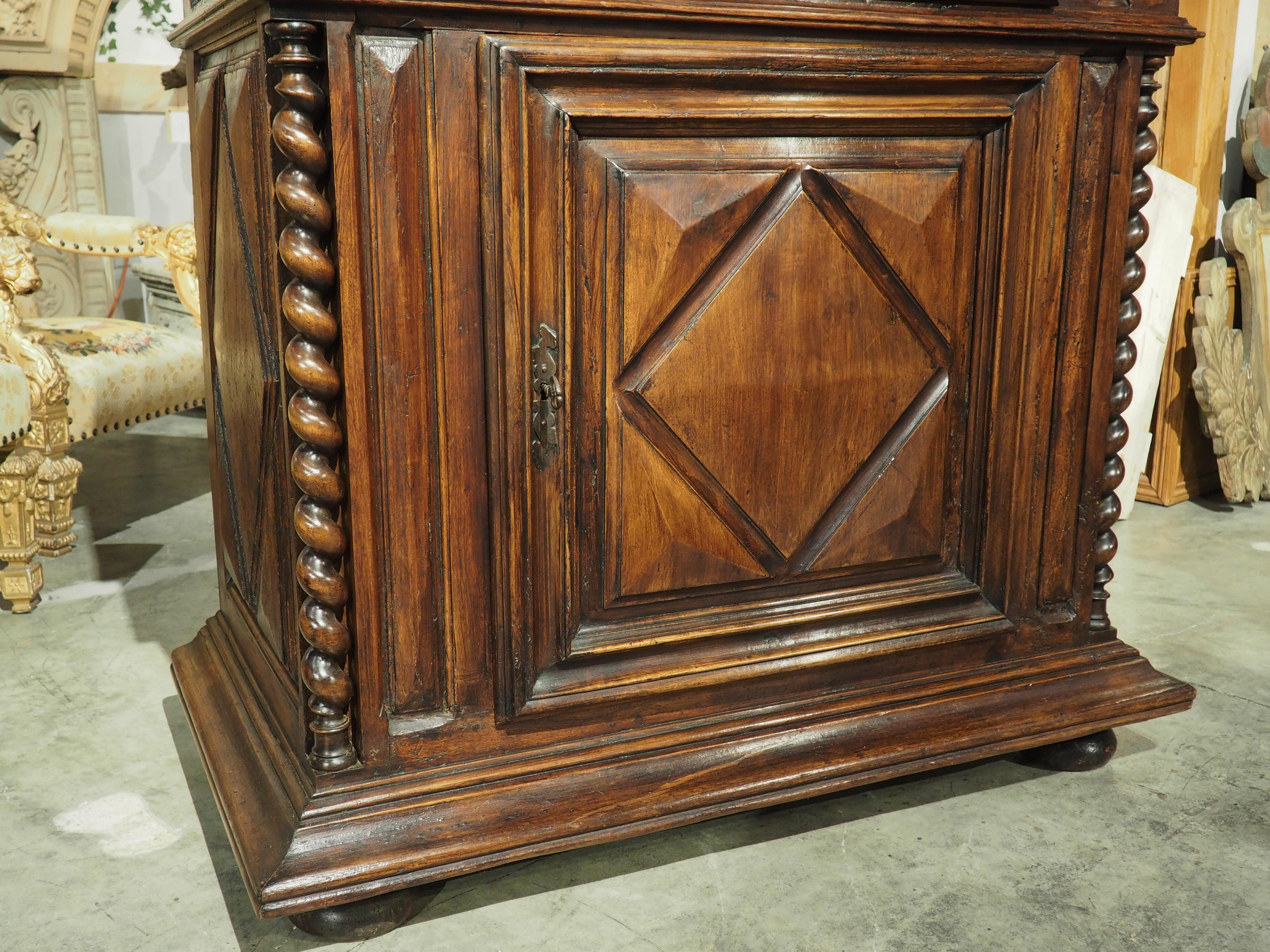 17th Century French Walnut Wood Buffet Deux Corps In Good Condition For Sale In Dallas, TX
