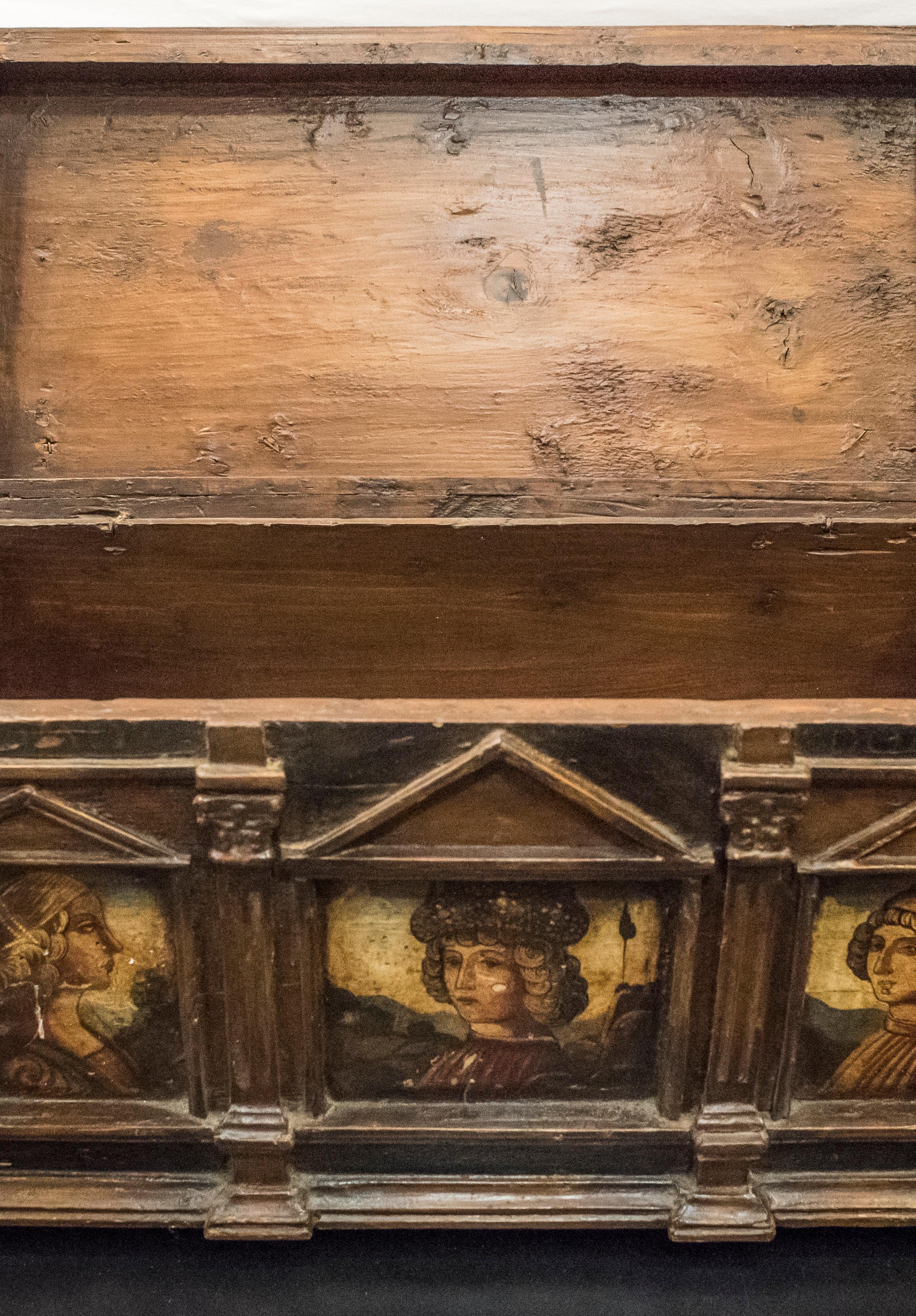 17th Century Front Match with Painted and Polychrome Scenes Italian Wood Ark In Good Condition In Valladolid, ES