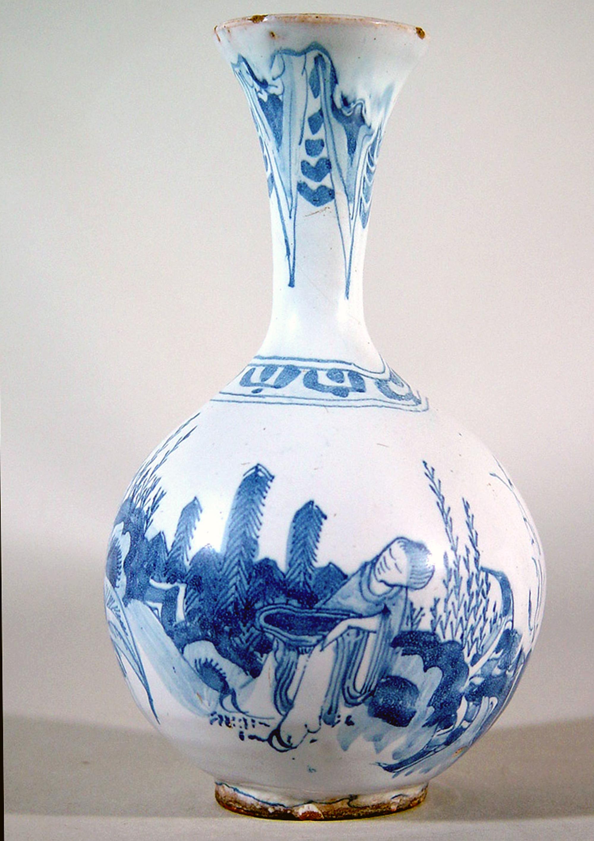 William and Mary Vase bouteille à col de trompette en faïence allemande bleue et blanche du 17e siècle, Chinoiserie en vente