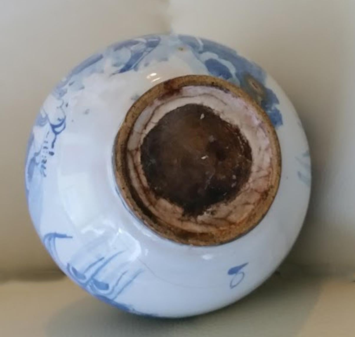 Vase bouteille à col de trompette en faïence allemande bleue et blanche du 17e siècle, Chinoiserie Bon état - En vente à Downingtown, PA