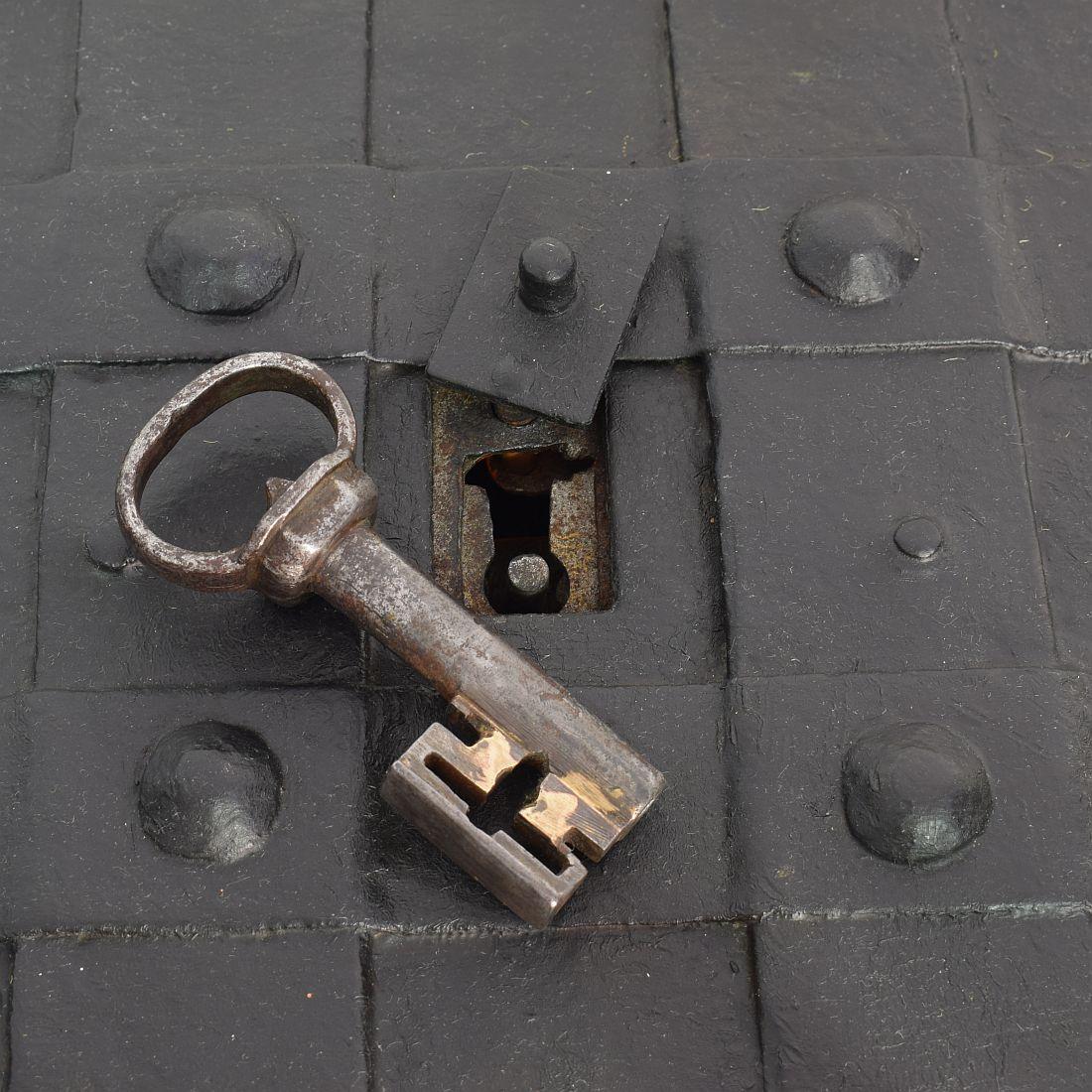 17th Century German Hand Forged Iron Strongbox from Nuremberg or Augsburg 11