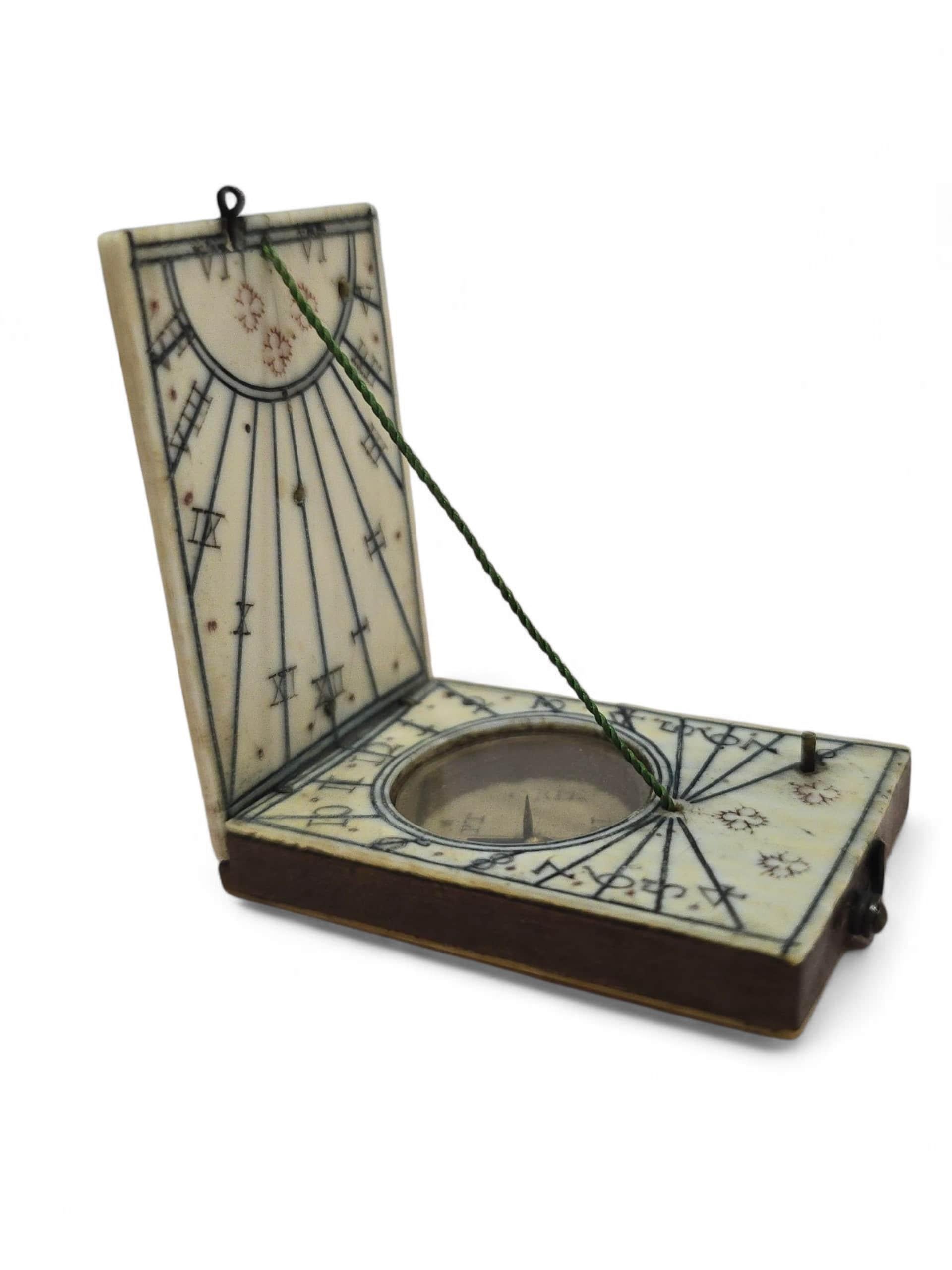 Cadran solaire portatif allemand en ivoire du 17e siècle - probablement Nuremberg en vente 6